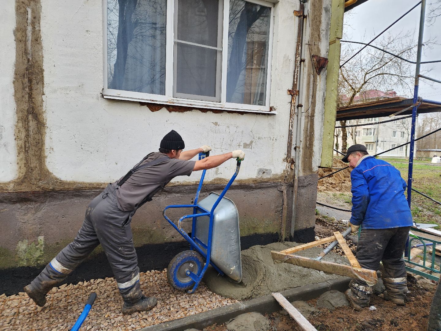 чехов, улица гагарина 56, микрорайон венюково, капремонт фасада, капитальный ремонт отмостки, наружные стены, гидроизоляция, утепление, цоколь, бетонирование, новая отмостка, облицовка, региональная программа московской области,замена кровли, инженерные сети,