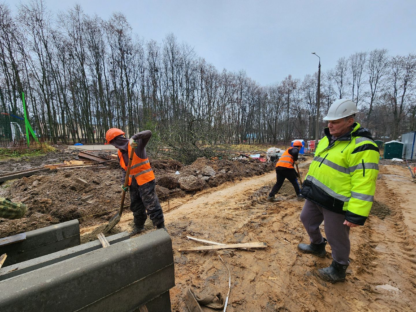 чехов, улица чехова 27, центр развития творчества детей и юношества, центр детского творчества, капремонт здания, капитальный ремонт, реконструкция, обновление, благоустройство территории, детские площадки, пешеходные дорожки, проходы и проезды, замена покрытия, фасадные работы, замена кровли, перекрытия, госпрограмма московской области, строительство и капремонт социальных объектов,