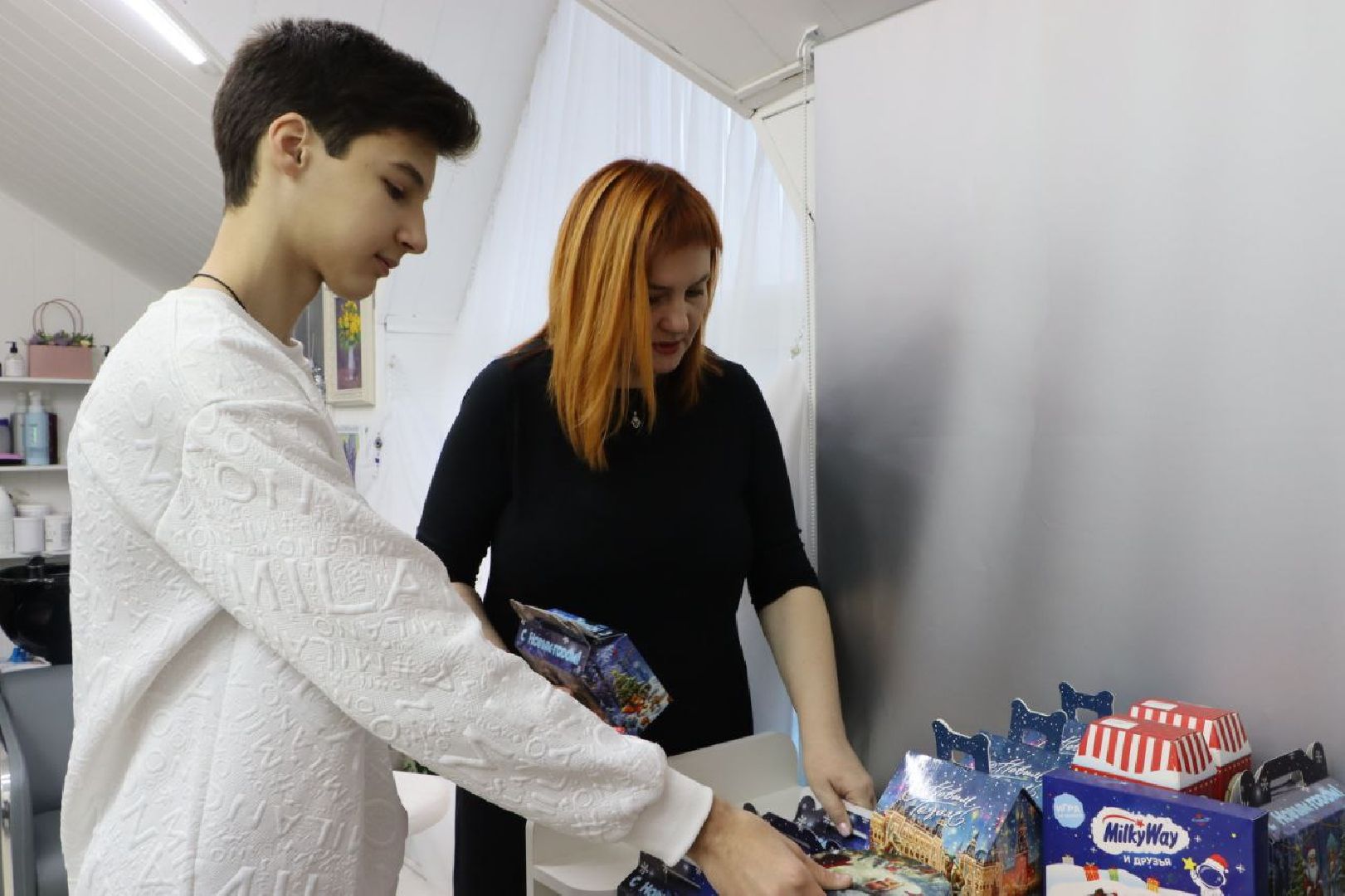 серебряные пруды, благотворительность, сво, помощь беженцам из херсона, помощь беженцам из сирии, парикмахер-стилист, гуманитарная помощь,