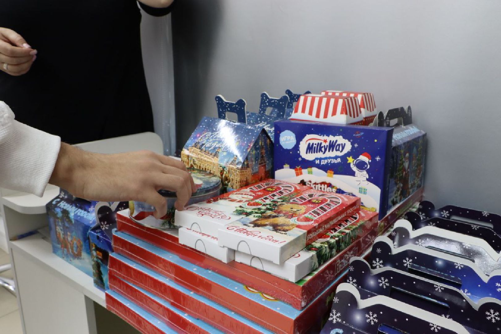 серебряные пруды, благотворительность, сво, помощь беженцам из херсона, помощь беженцам из сирии, парикмахер-стилист, гуманитарная помощь,