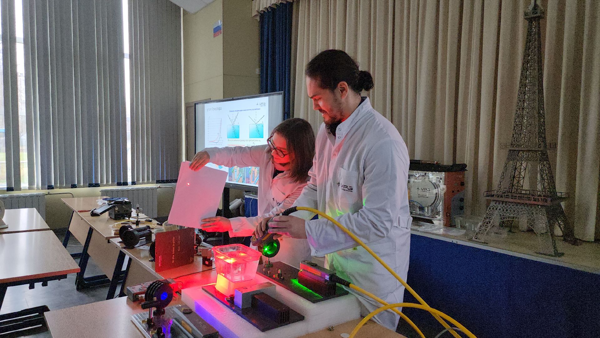 фрязино, Урок для школьников, Производство лазеров,