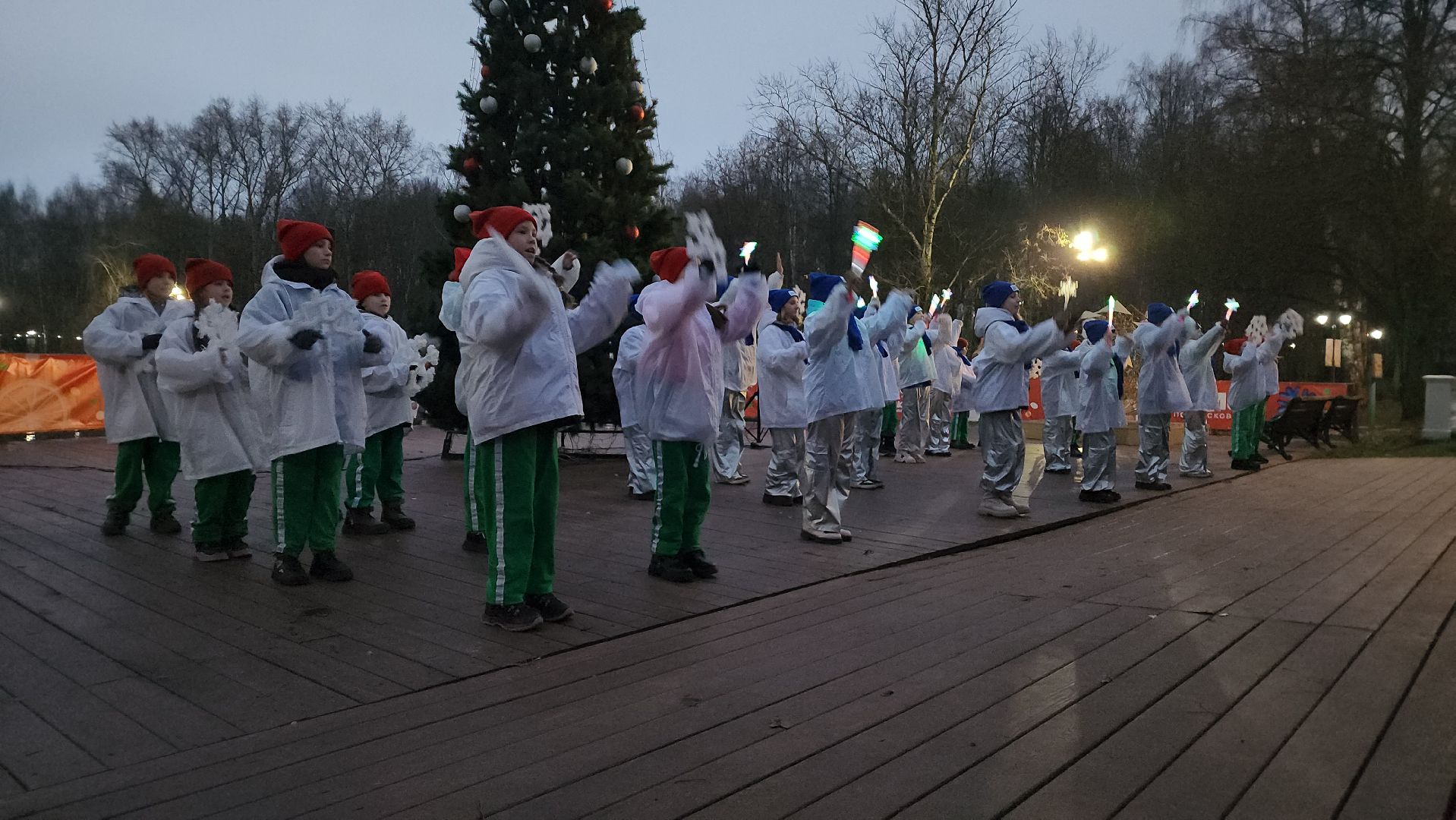 зажжение елки, зима в подмомсковье, парки красногорска,парк ивановские пруды,