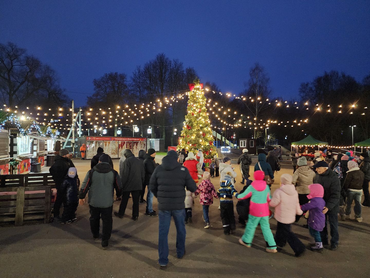 чехов, городской парк, открытие зимнего сезона, проект губернатора московской области, зима в подмосковье, праздничная программа, концерт, театрализованное представление, песни и танцы, народные игры и забавы, мастер-классы, зажжение огней на елке, открытие резиденции деда мороза, почта деда мороза,анимация, конкурсы, письма деду морозу,программа зимний калейдоскоп,катание на лошадях ,