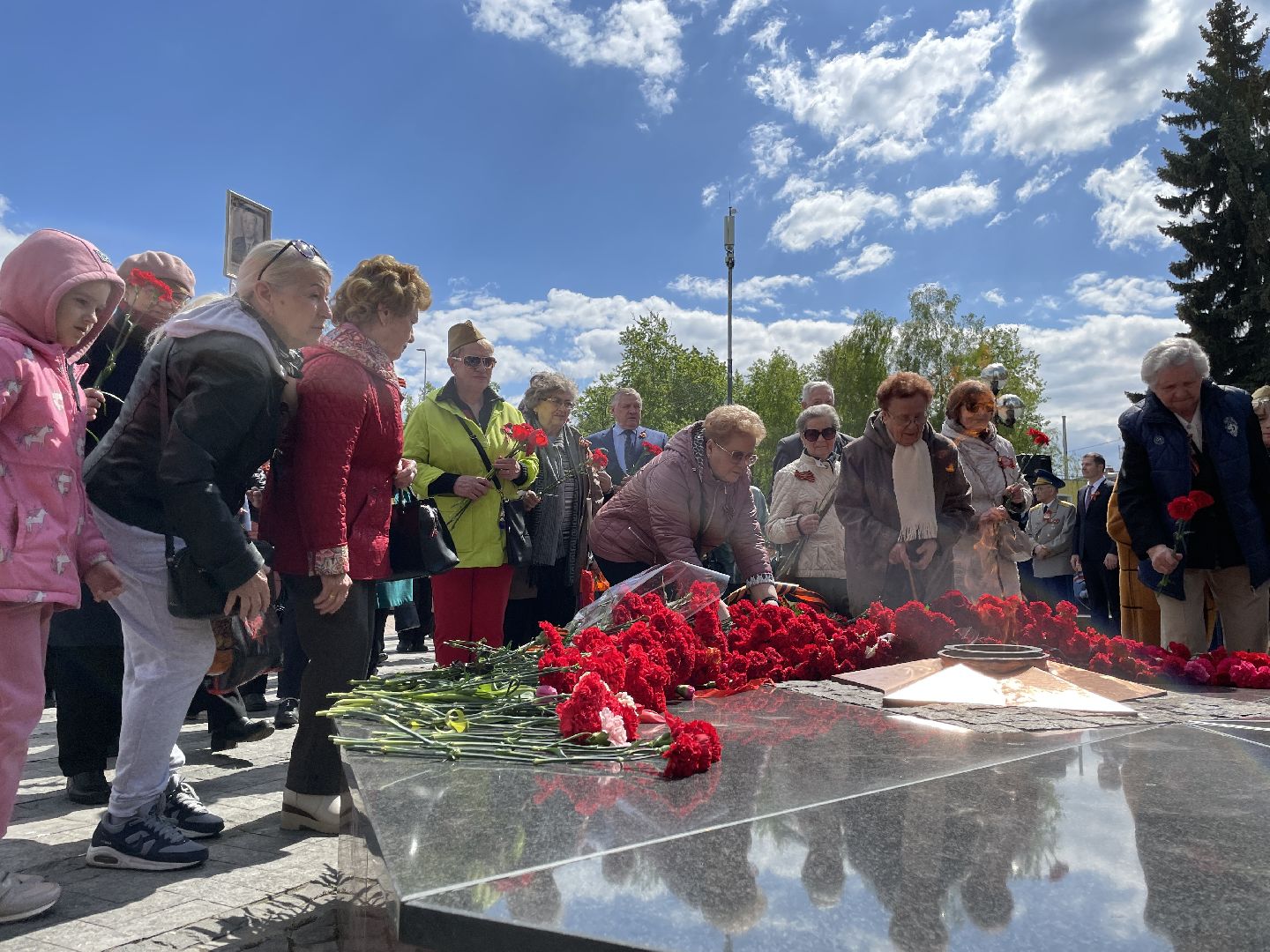 Вечный огонь, праздник, 9 мая, цветы