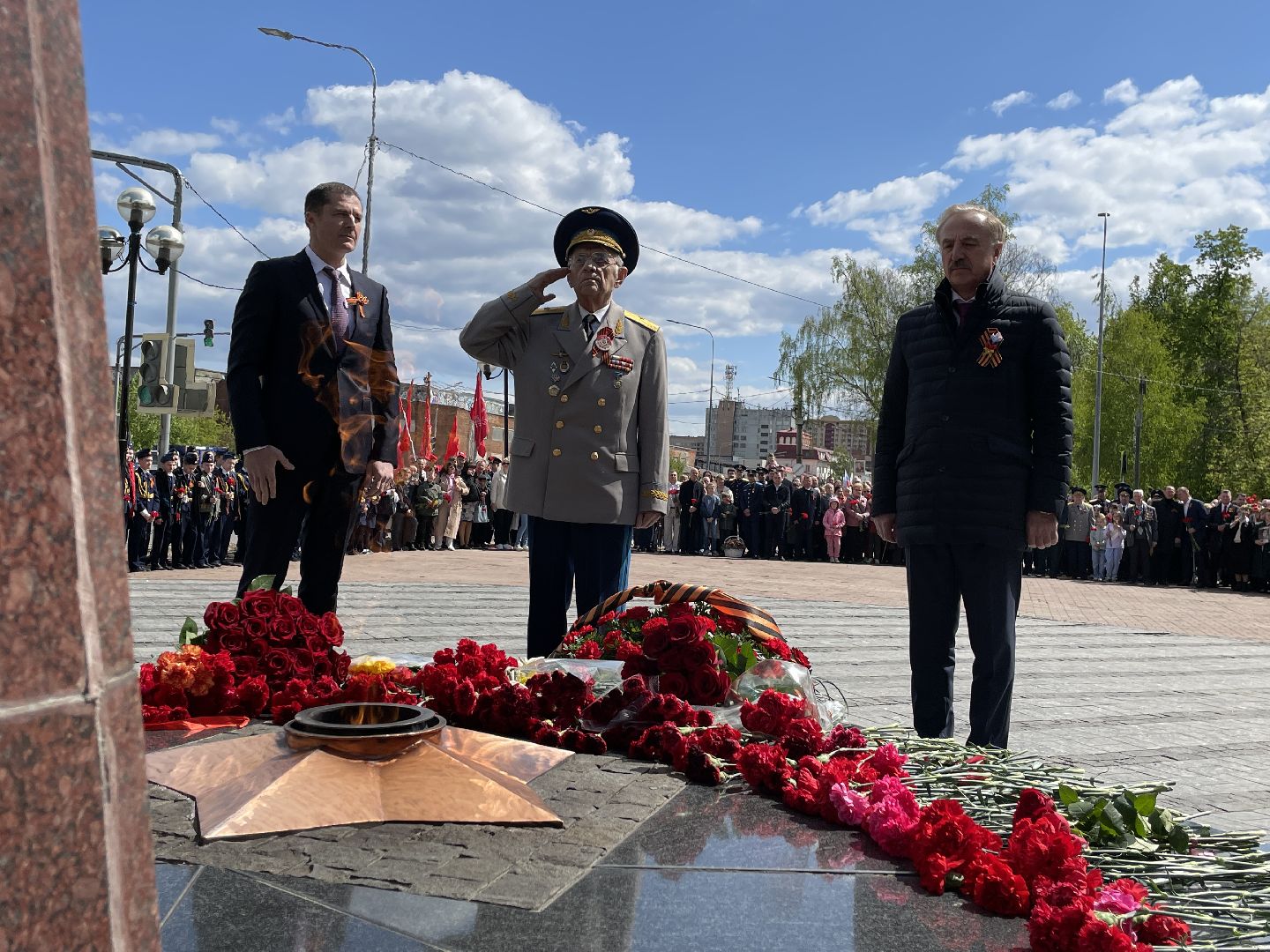 Вечный огонь, праздник, 9 мая, цветы