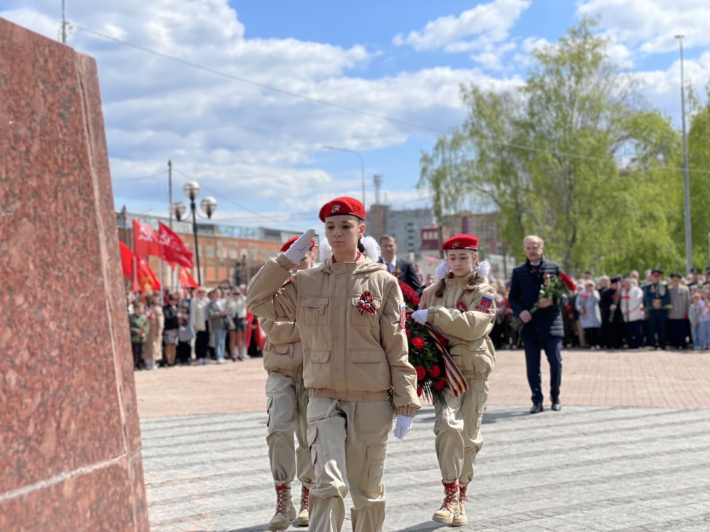 Вечный огонь, праздник, 9 мая, цветы