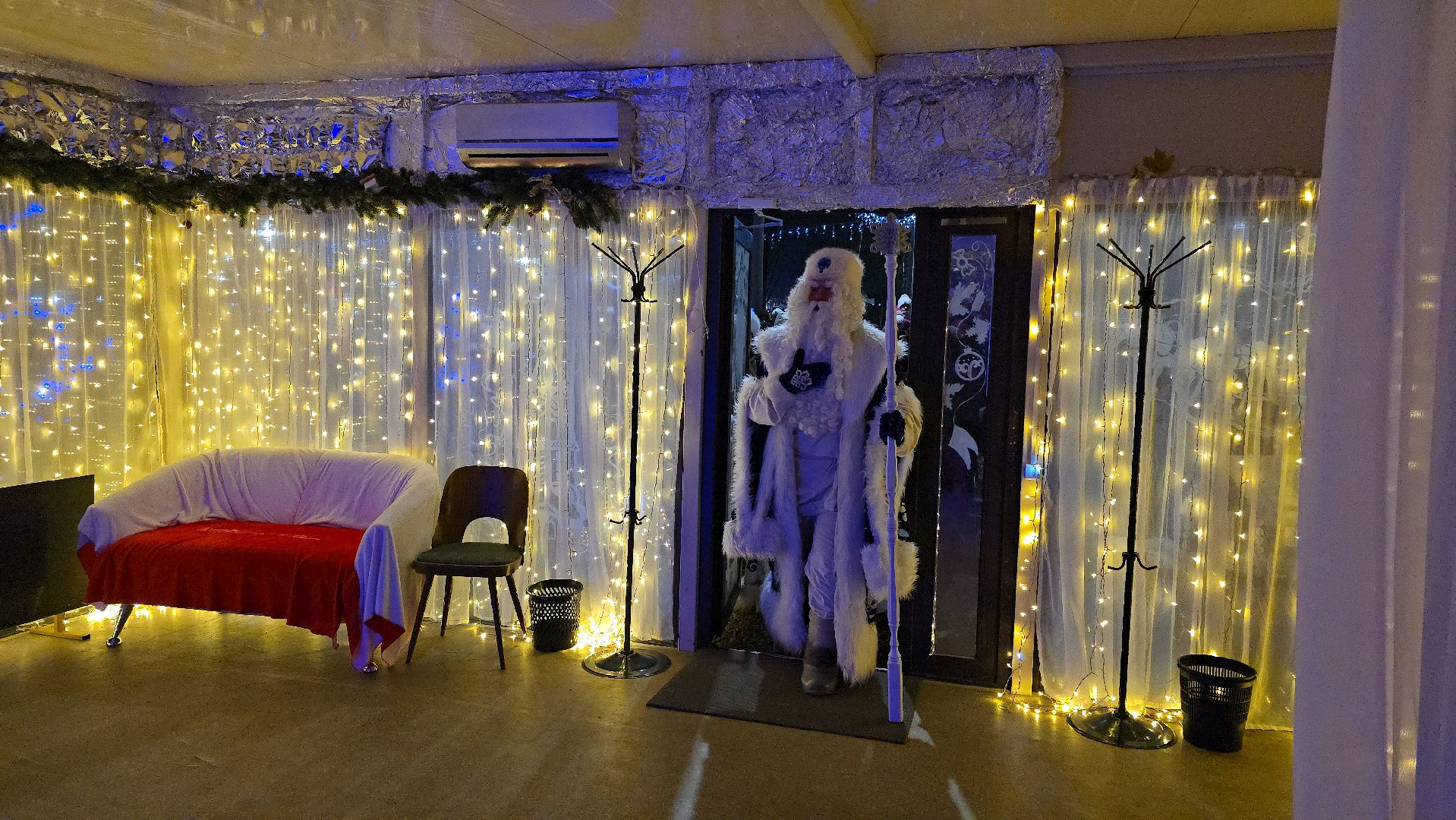 можайск, можайский муниципальный округ, подмосковье, новый год, общество, празник в парке, зимний сезон, открытие резиденции деда мороза, почта деда мороза,зима в подмосковье,