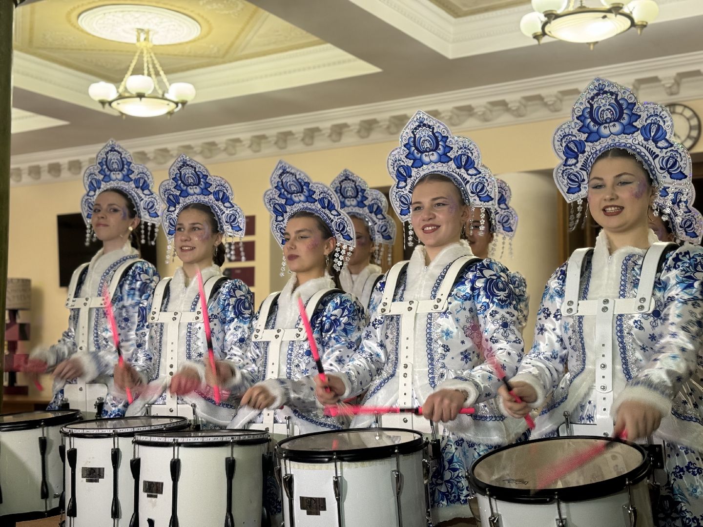 зима в подмосковье, парад дедов морозов, снегурочки, ленинский городской округ, зажгли елку,