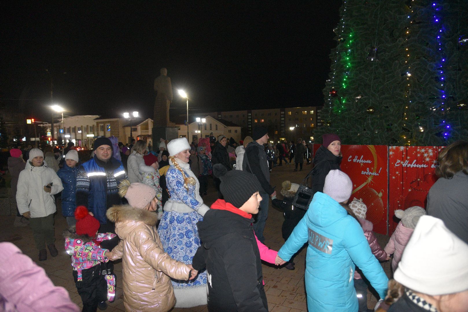 лотошино, новый год, зажжение огней на елке,