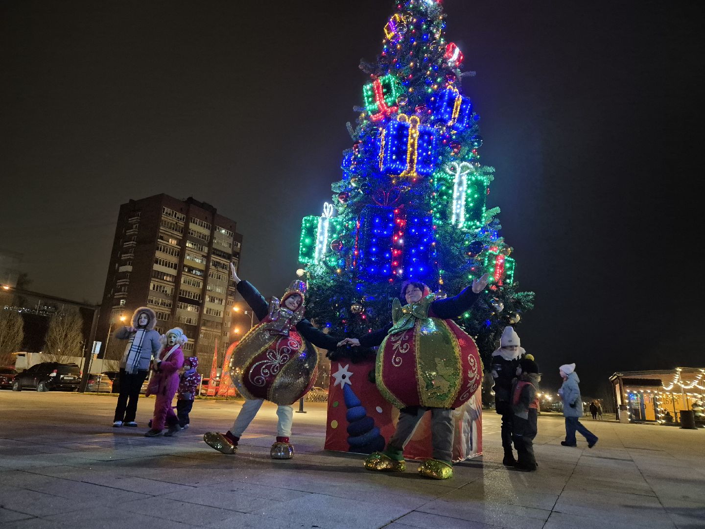орехово-зуево., зажжение огней на елке, зима в подмосковье,