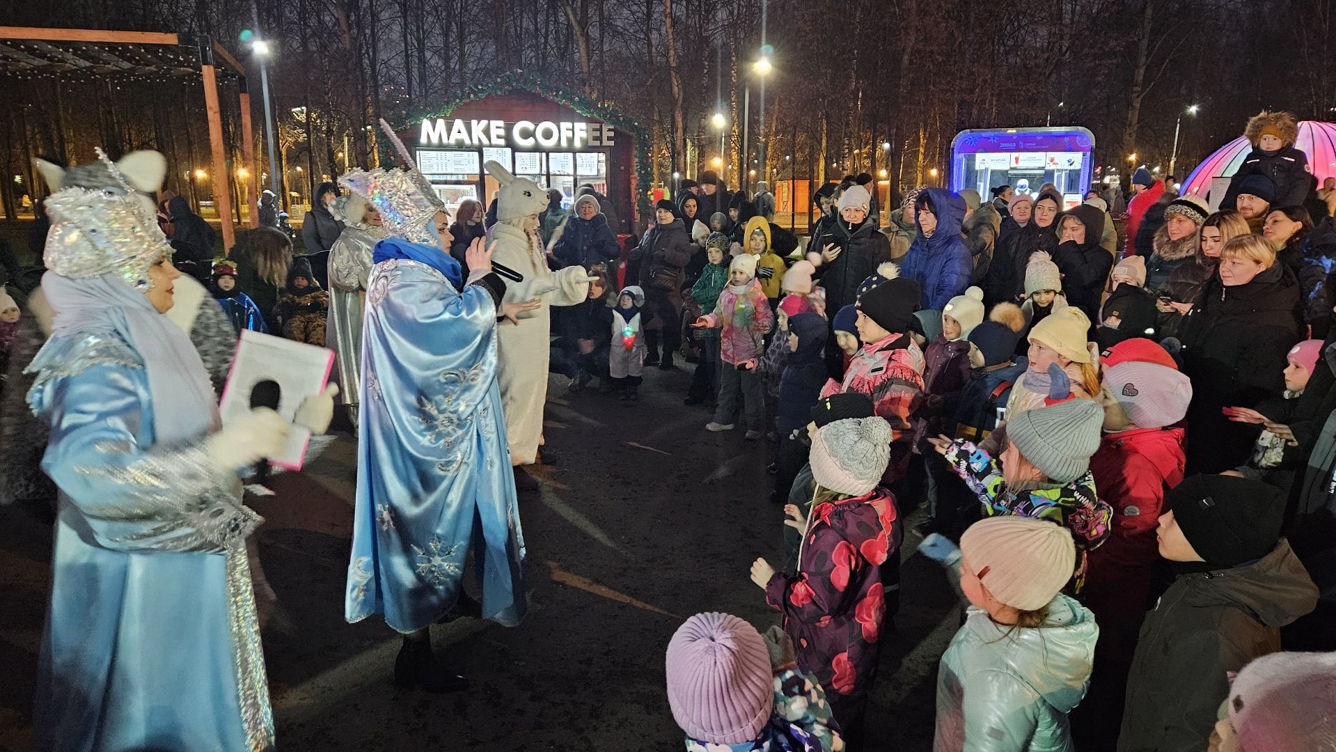 долгопрудный, зима в подмосковье 2025, ледовый каток, ледовое шоу,  новогодняя елка, дед мороз,почта деда мороза, резиденция деда мороза,