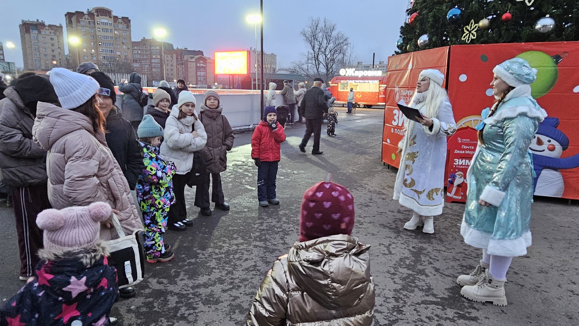 долгопрудный, зима в подмосковье 2025, ледовый каток, ледовое шоу,  новогодняя елка, дед мороз,почта деда мороза, резиденция деда мороза,