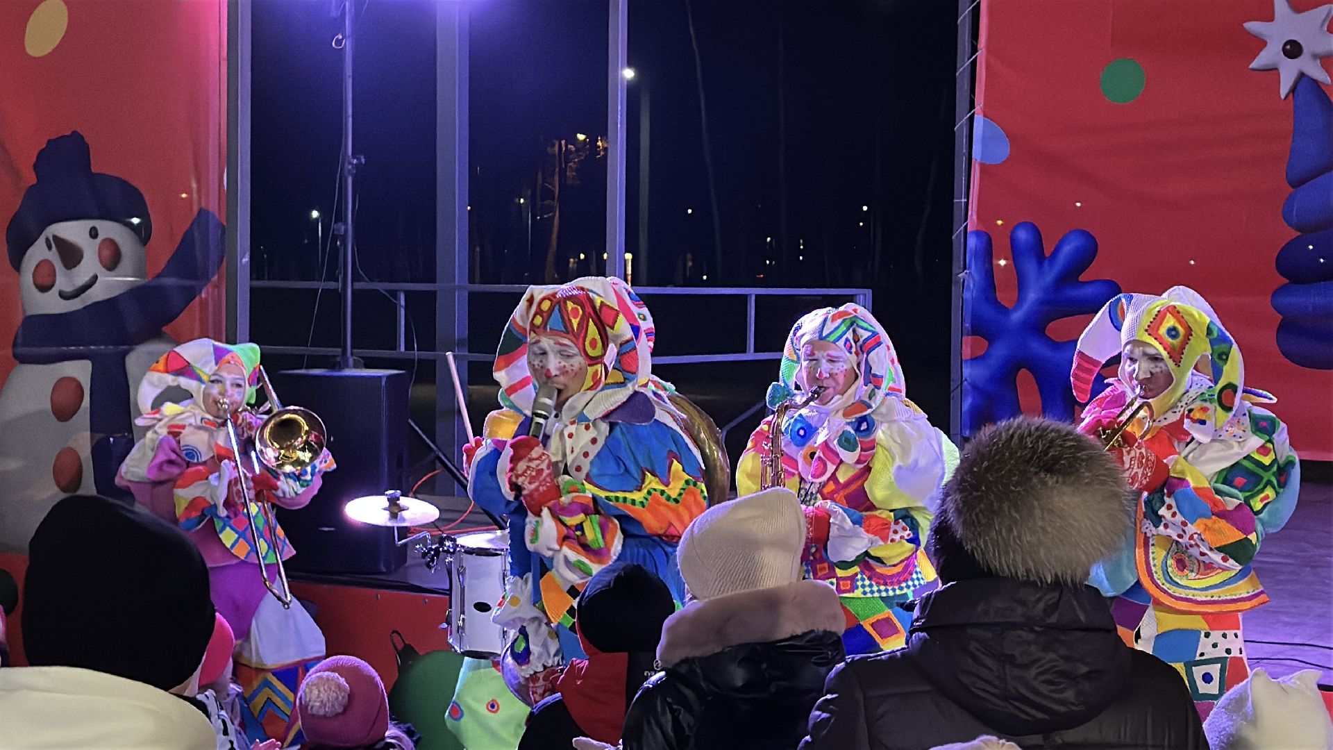 зима в подмосковье, пушкинский городской округ, ивантеевка, городской парк ивантеевки, дед мороз, зажжение елки, зажжение огней на елке,