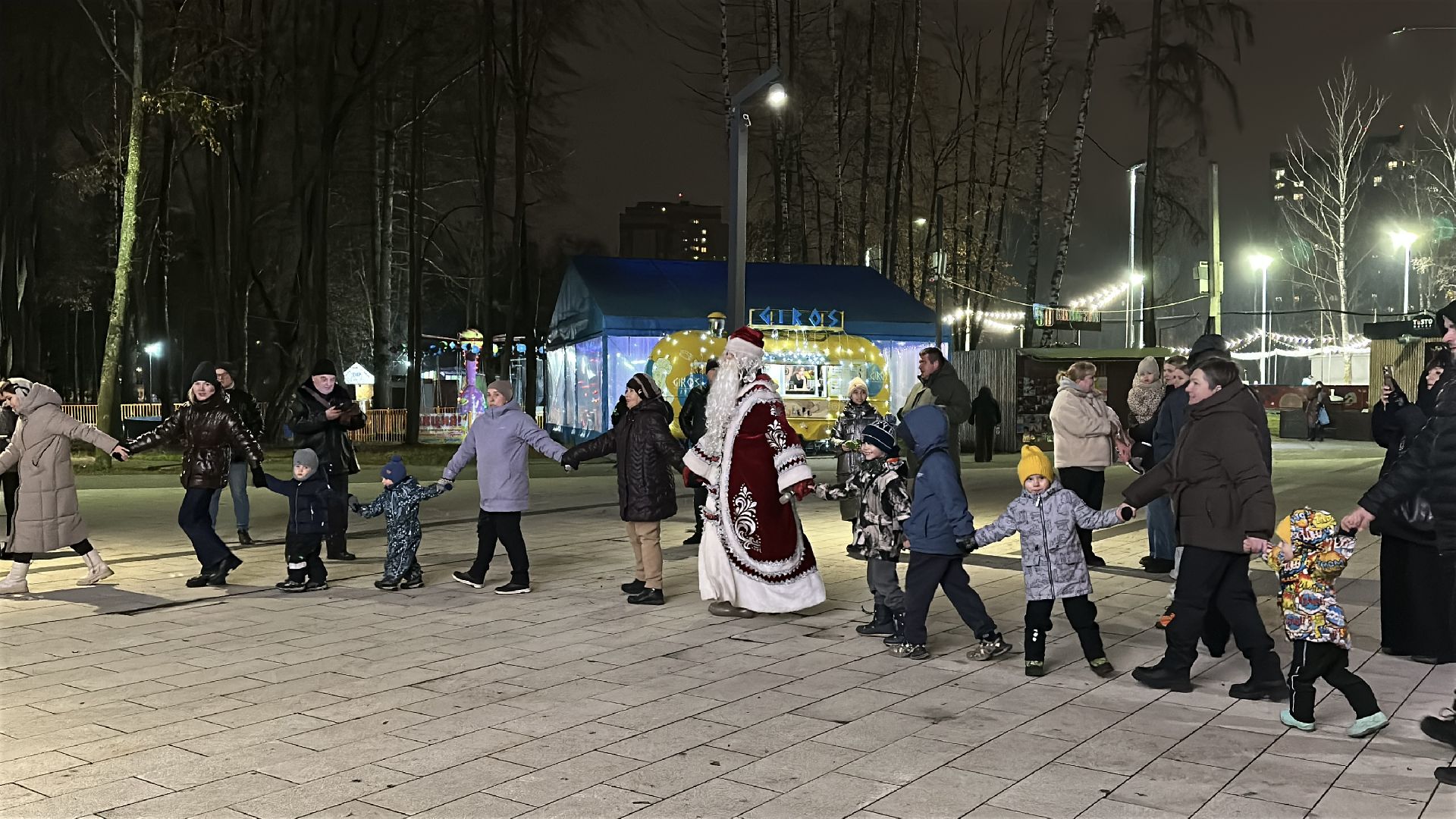 зима в подмосковье, пушкинский городской округ, ивантеевка, городской парк ивантеевки, дед мороз, зажжение елки, зажжение огней на елке,