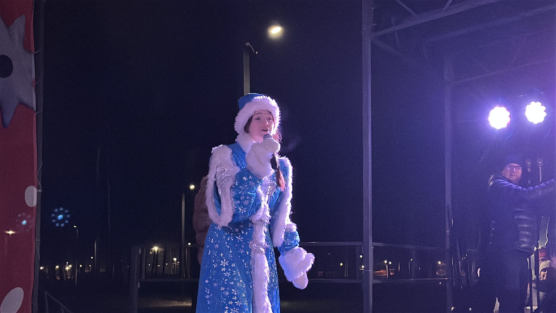 зима в подмосковье, пушкинский городской округ, ивантеевка, городской парк ивантеевки, дед мороз, зажжение елки, зажжение огней на елке,