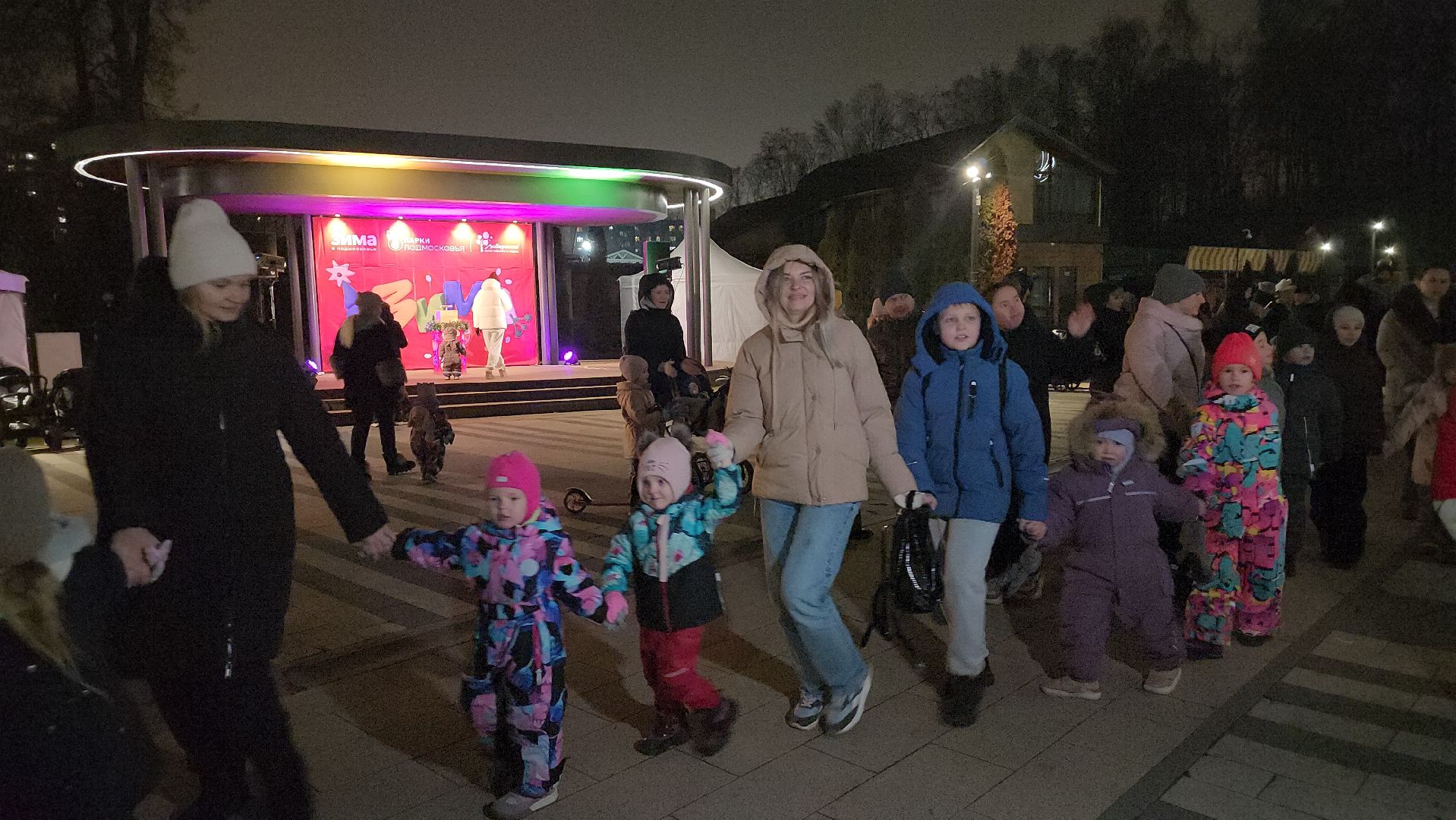 Люберцы, глава люберец владимир волков, новогодняя елка, наташинский парк,