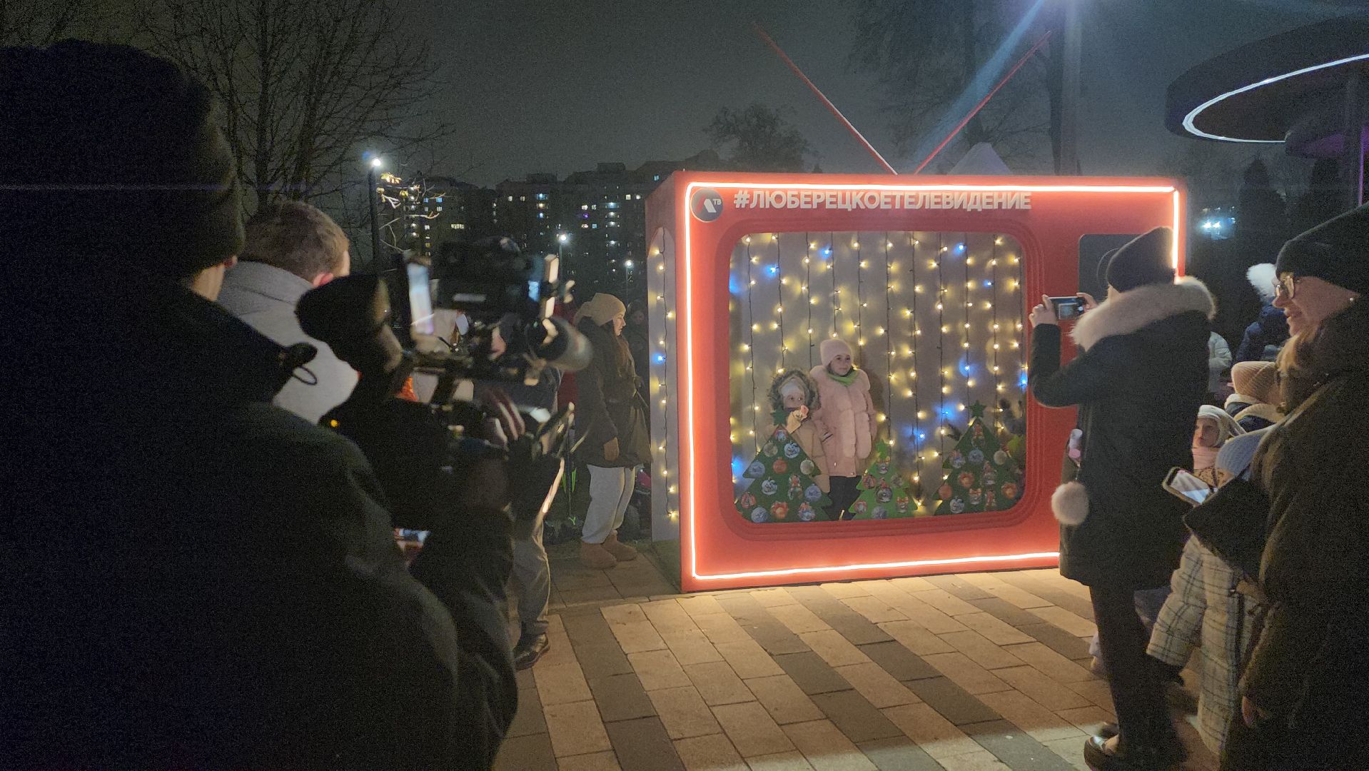 Люберцы, глава люберец владимир волков, новогодняя елка, наташинский парк,