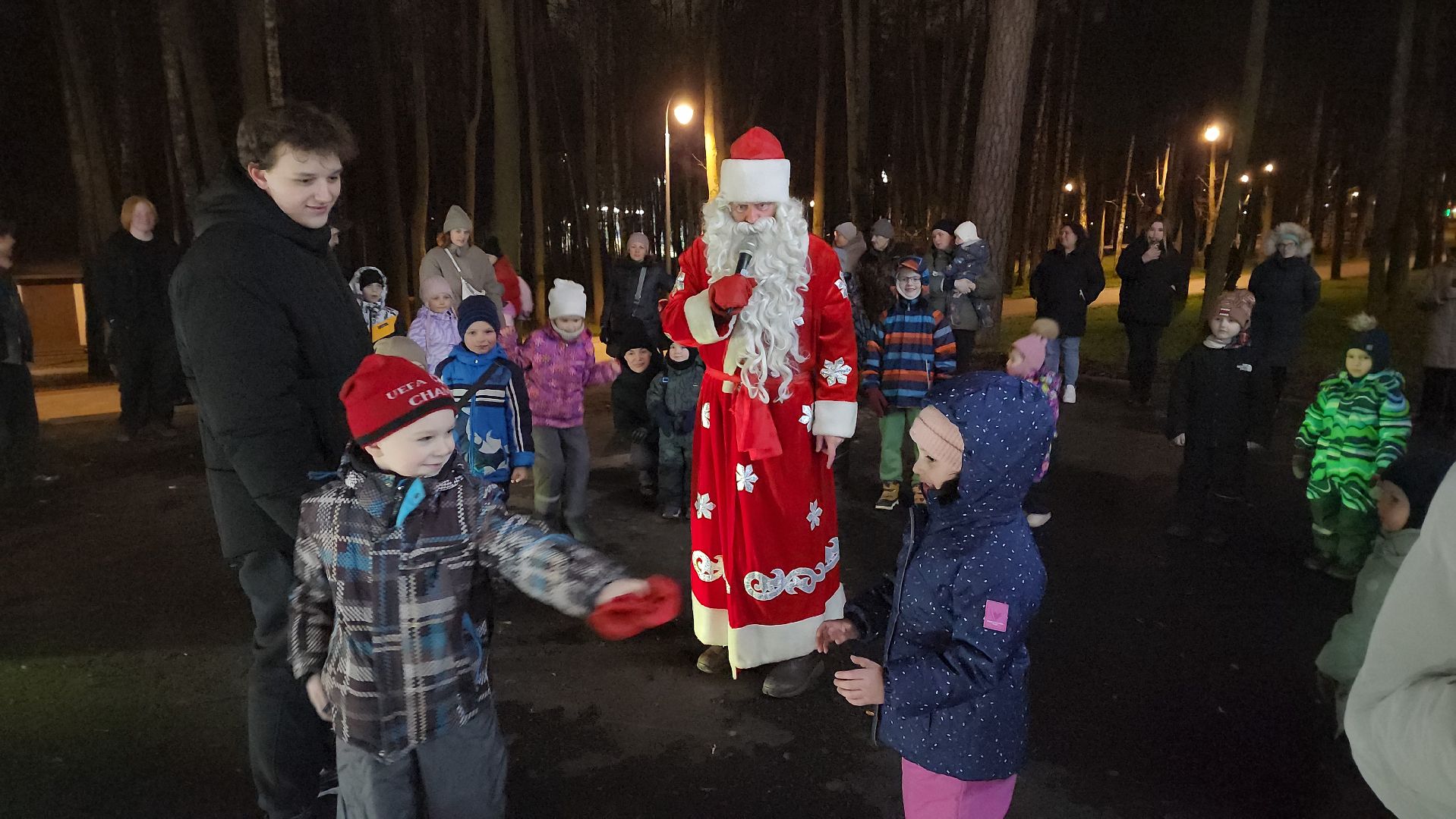 городской парк, красногорск, зажжение елки, дед мороз,