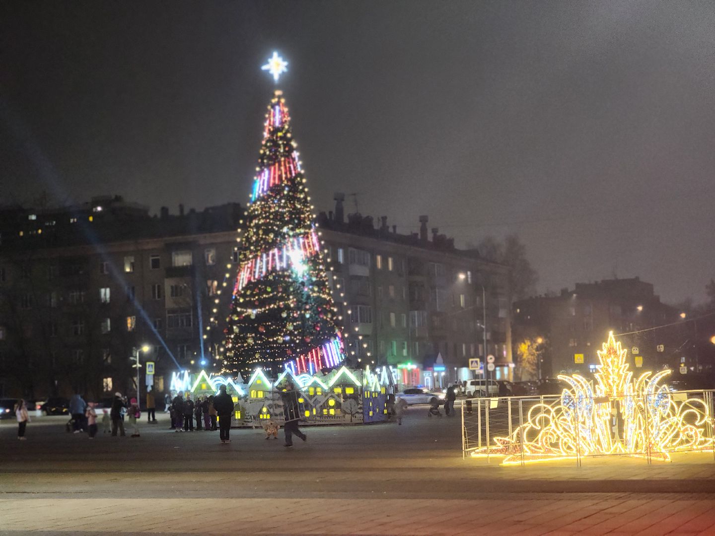 королёв, зима в подмомсковье, елочка зажгись,  цдк имени калинина, каток космолед,