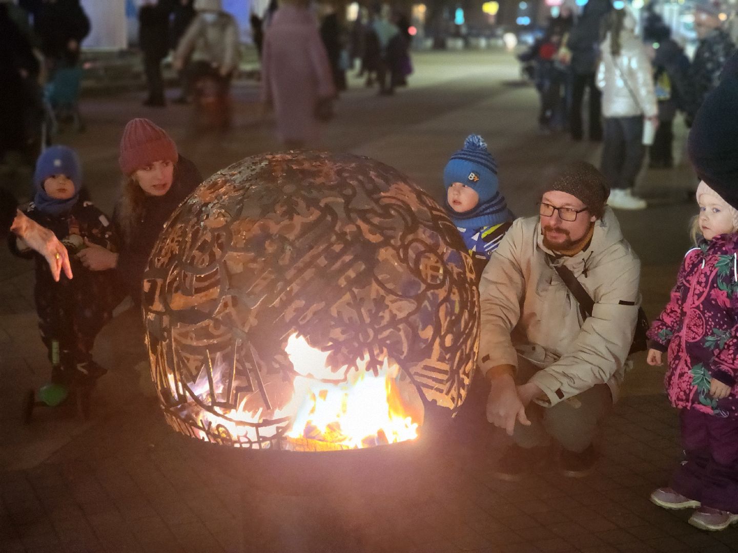 королёв, зима в подмомсковье, елочка зажгись,  цдк имени калинина, каток космолед,