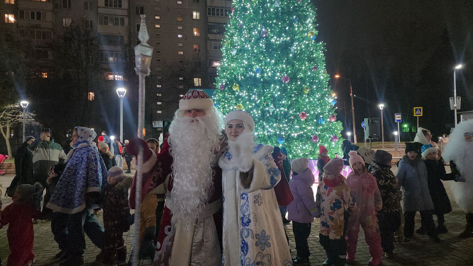 красногорск, зима в  подмосковье, зажжение огней на елке,