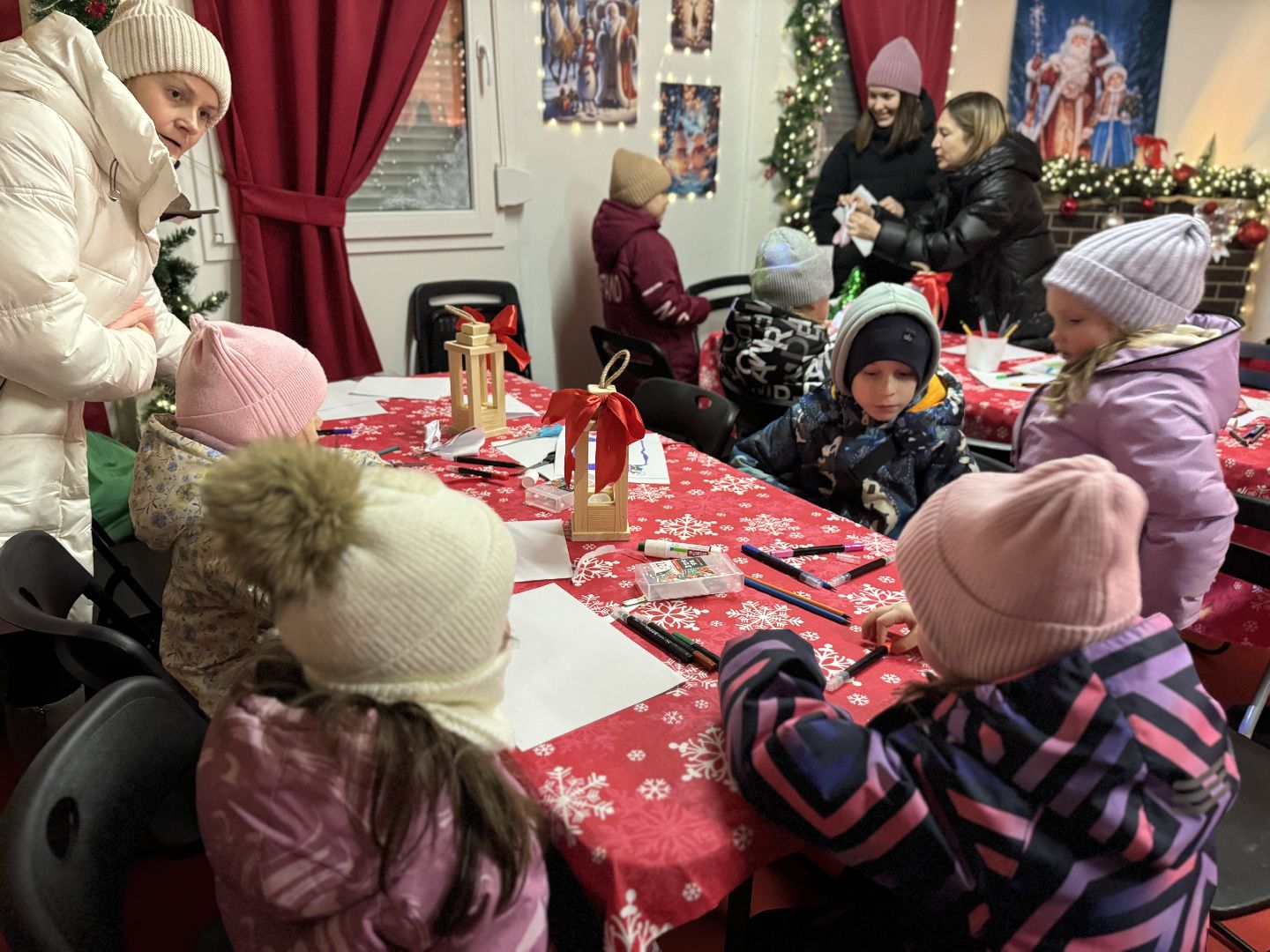 зима в подмосковье, ленинский округ, резиденция деда мороза, зажгли елку,