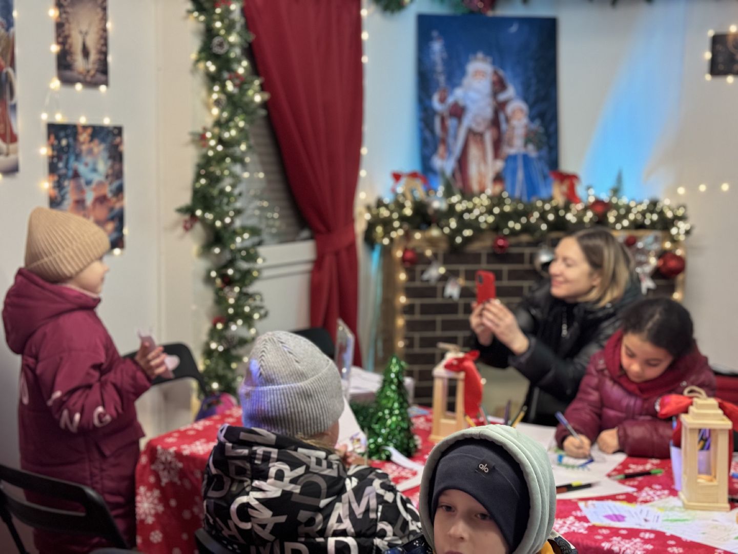 зима в подмосковье, ленинский округ, резиденция деда мороза, зажгли елку,