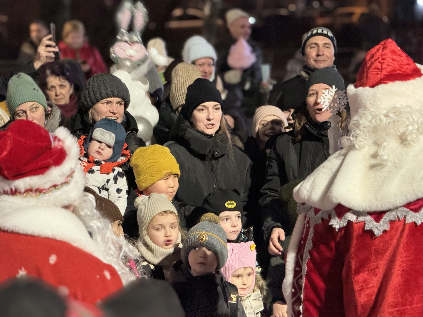 зима в подмосковье, ленинский округ, резиденция деда мороза, зажгли елку,