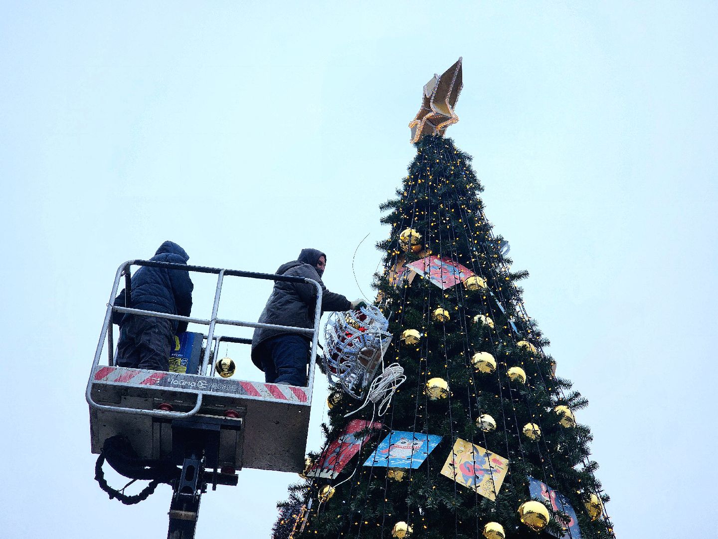 новый год, украшения города, елки, гирлянды, общественные пространства,