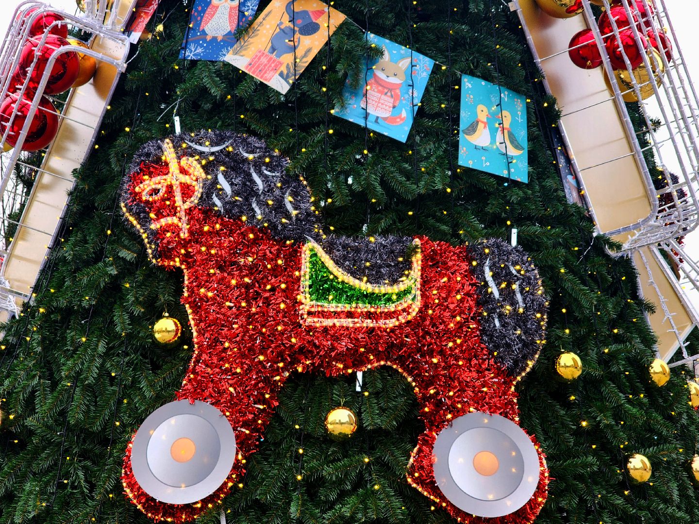 новый год, украшения города, елки, гирлянды, общественные пространства,