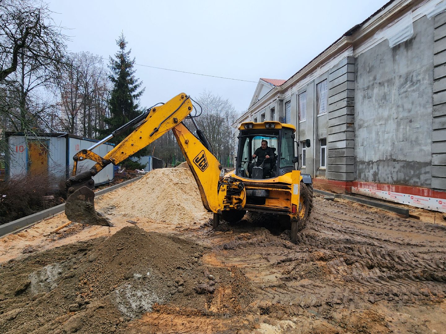 чехов, улица чехова 27, центр детского творчества, капитальный  ремонт, замена кровли, капремонт крыши, реконструкция, металлочерепица, инженерные сети, перекрытия, благоустройство территории, госпрограмма московской области,