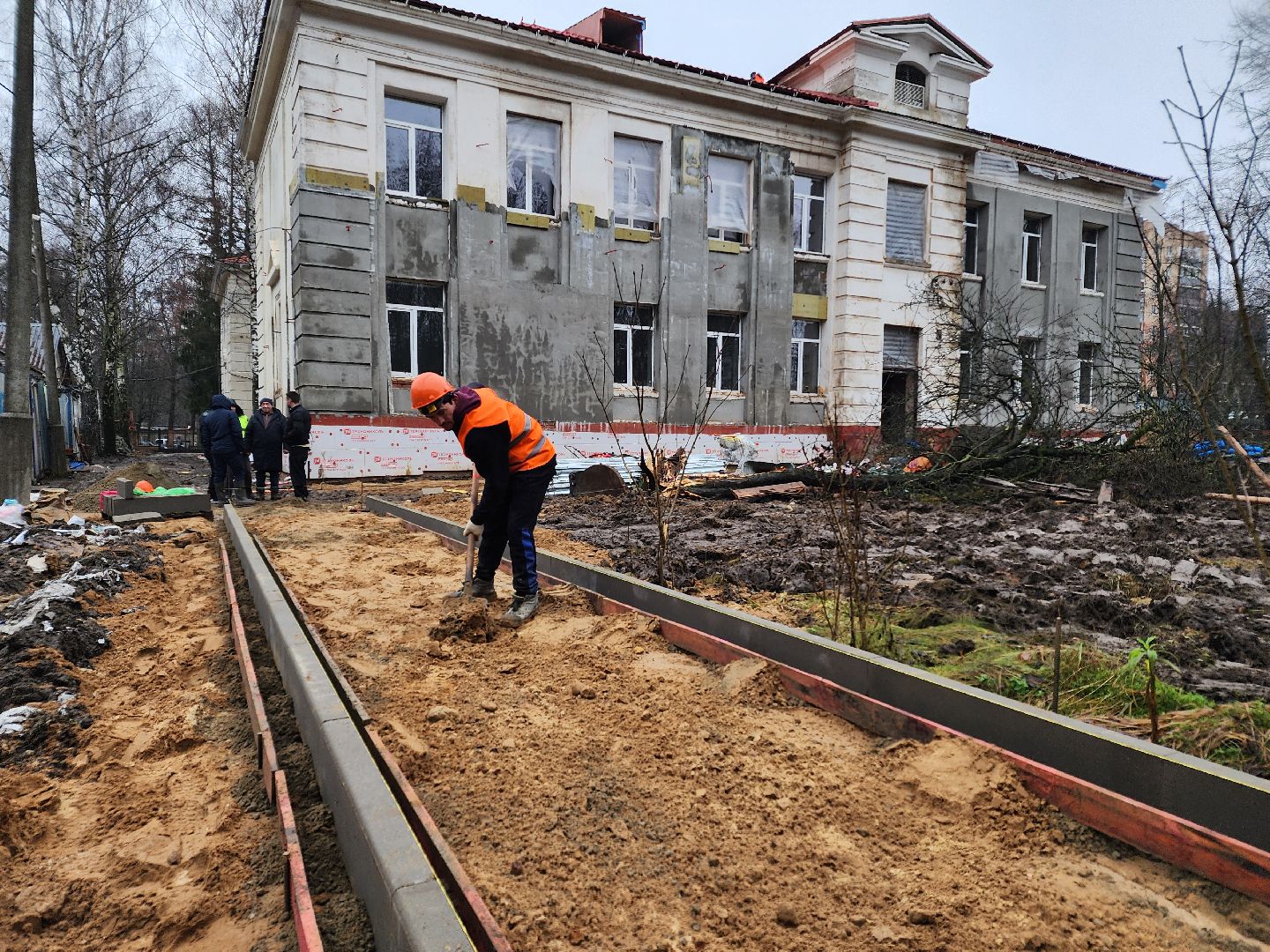 чехов, улица чехова 27, центр детского творчества, капитальный  ремонт, замена кровли, капремонт крыши, реконструкция, металлочерепица, инженерные сети, перекрытия, благоустройство территории, госпрограмма московской области,