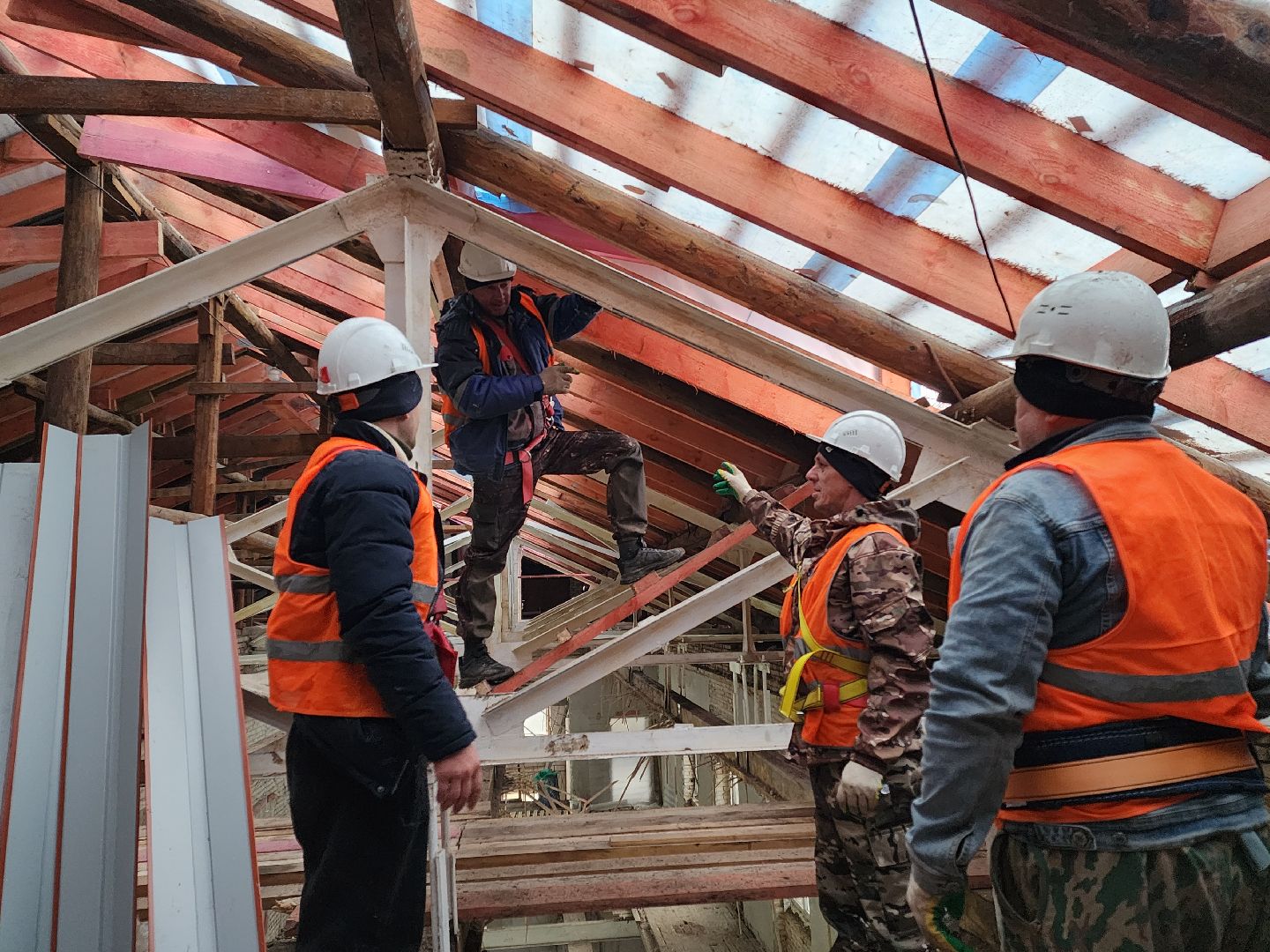 чехов, улица чехова 27, центр детского творчества, капитальный  ремонт, замена кровли, капремонт крыши, реконструкция, металлочерепица, инженерные сети, перекрытия, благоустройство территории, госпрограмма московской области,