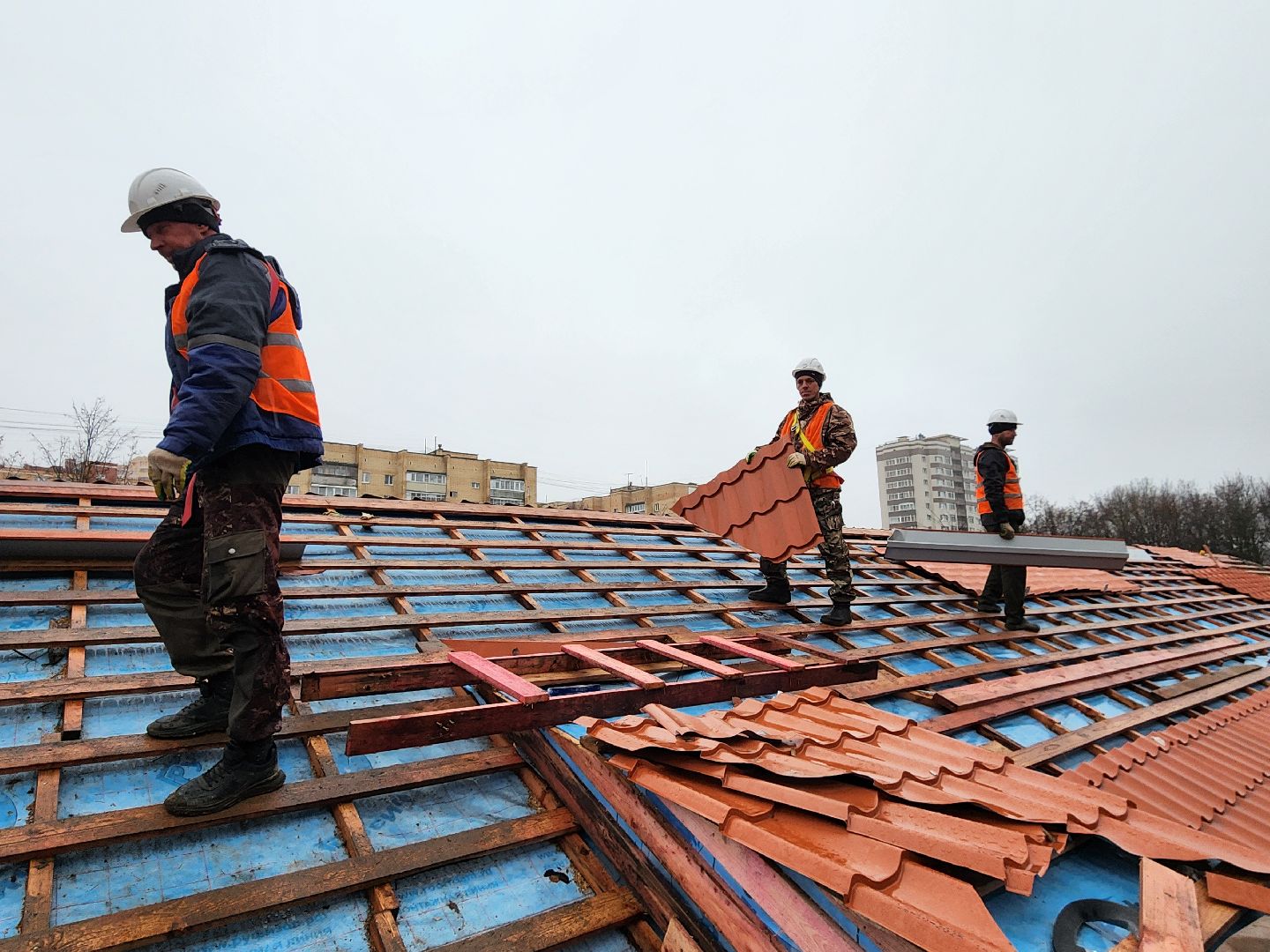 чехов, улица чехова 27, центр детского творчества, капитальный  ремонт, замена кровли, капремонт крыши, реконструкция, металлочерепица, инженерные сети, перекрытия, благоустройство территории, госпрограмма московской области,