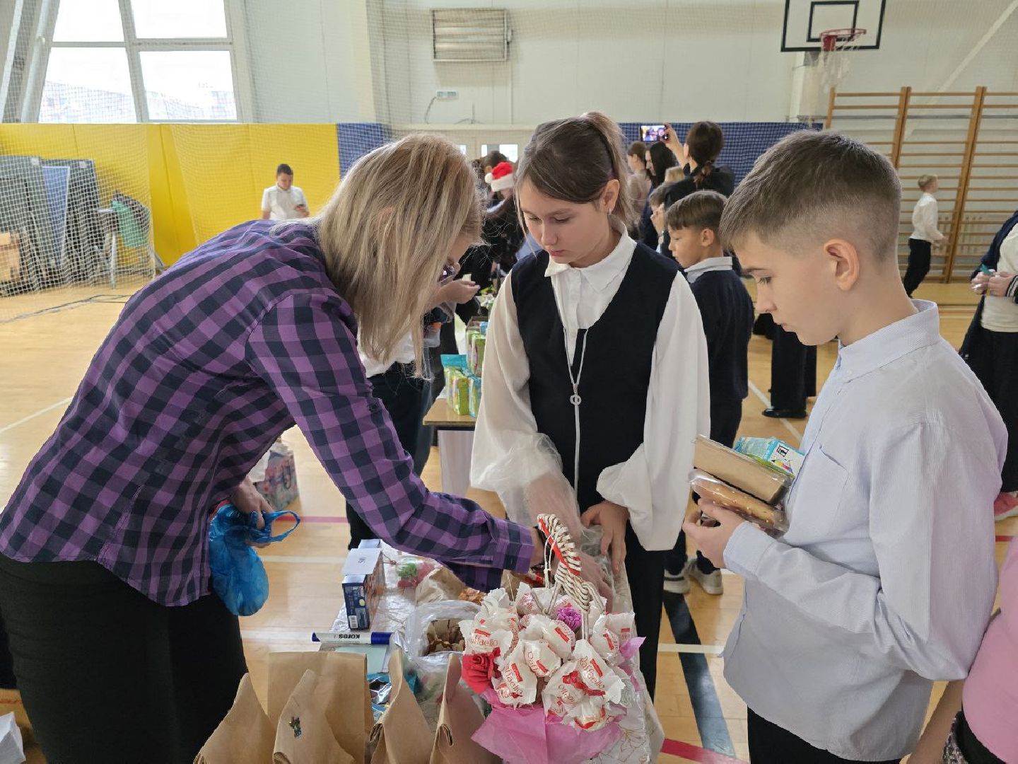 можайск, можайский муниципальный округ, подмосковье, щедрый вторник, благотворительная акци, ярмарка, спецоперация, благотворительность , неделя добра, военнослужащие,