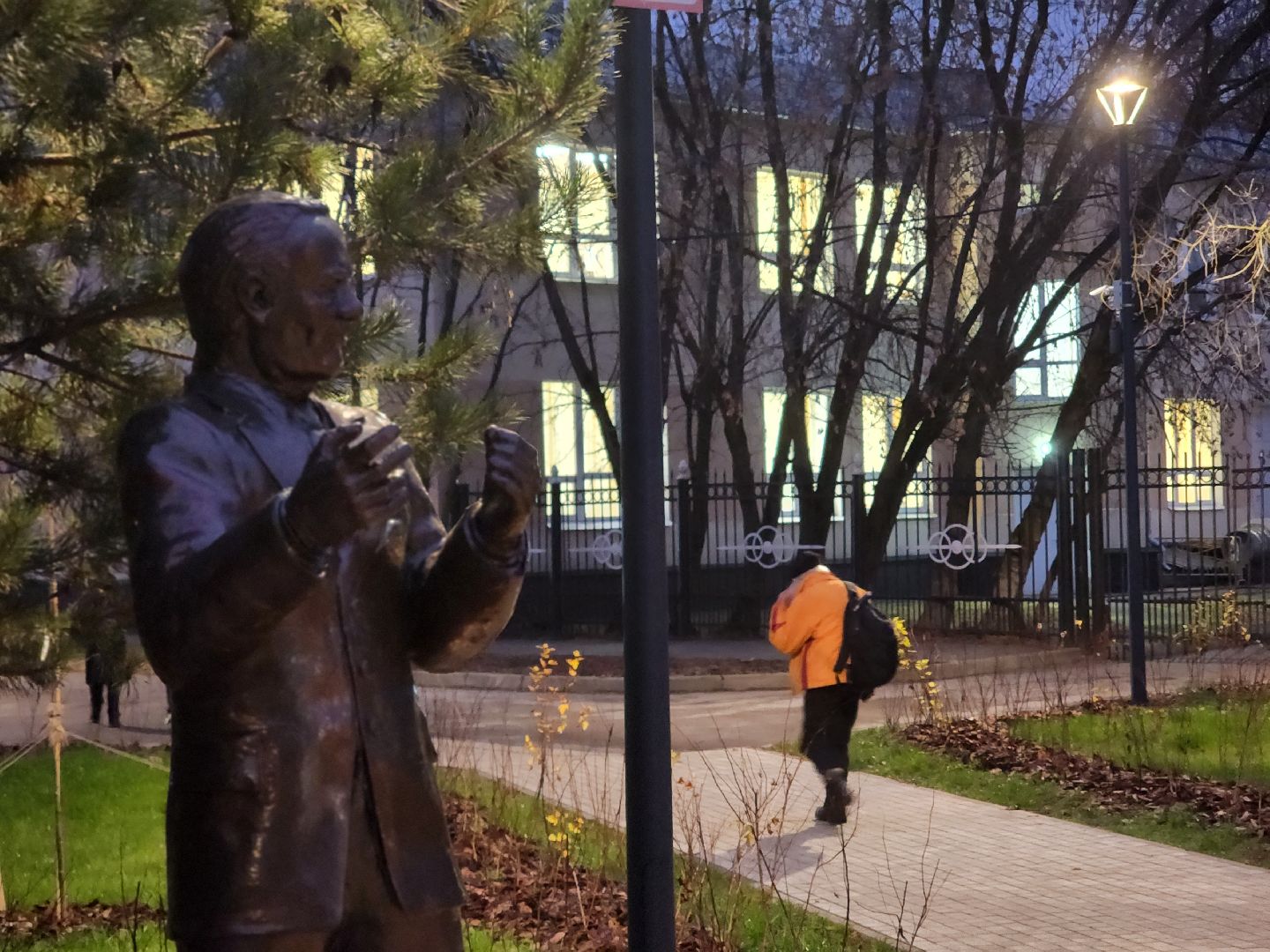 королёв, сквер имени чмырева, благоустройство , подлипкидачные, городской парк в королеве ,