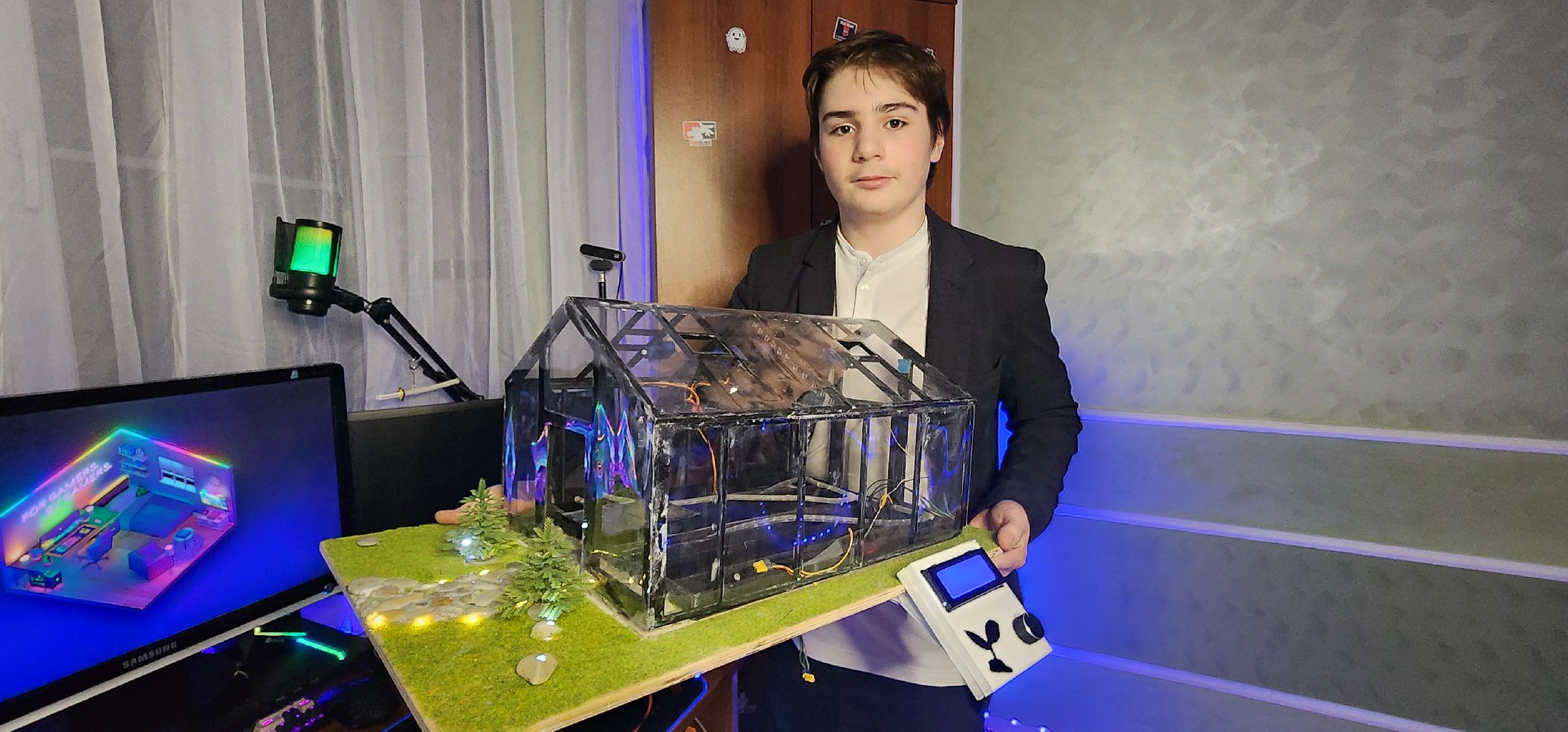 Истра, Образование, Победитель конкурса, Мкханический протез,