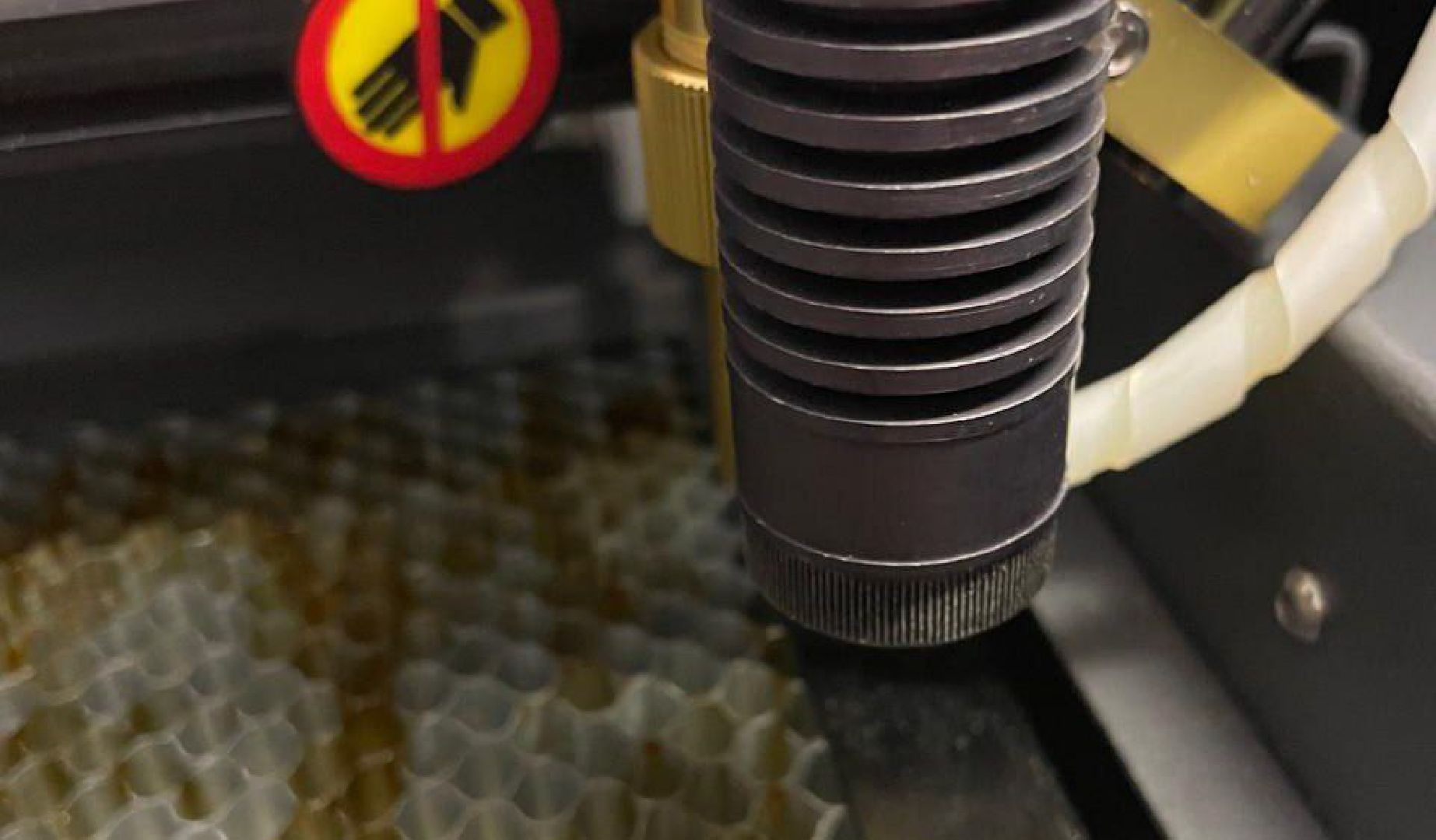 бронницы, лазерно-гравировальный станок в школе , лазерная лаборатория в школе имени Тимофеева , лазерная лаборатория в бронницах, новое оборудование в школе ,