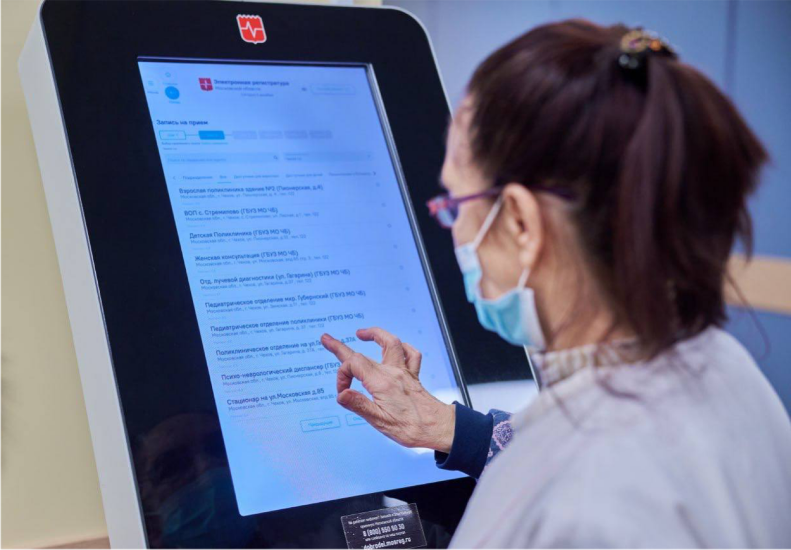 чехов, чеховская больница, взрослая поликлиника, улица пионерская 2, ремонт здания, замена кровли, фасадные работы, замена окон, внутренняя отделка помещений, инженерные сети, новое оборудование, завершение ремонта, проверка, инспекция, глава округа михаил собакин, главврач чеховской больницы андрей попов, объем качество сроки ремонта, кабинет неотложной помощи, справка в одно окно, инфоматы, терапевты, прием врачей, узкопрофильные специалисты,