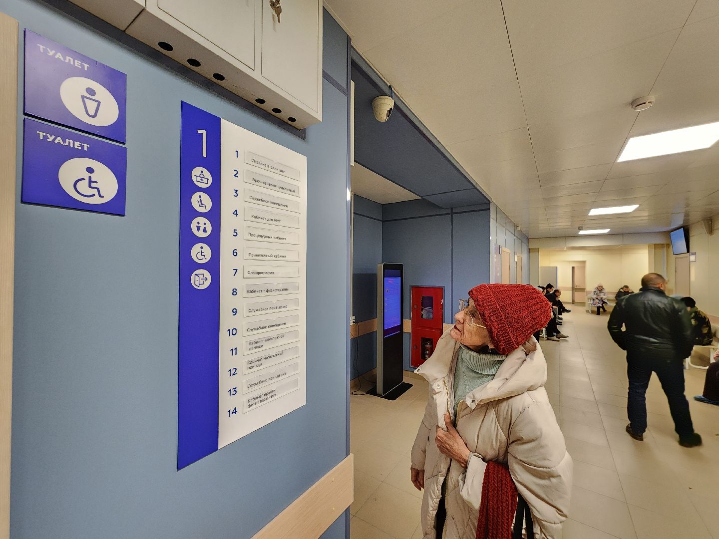 чехов, чеховская больница, взрослая поликлиника, улица пионерская 2, ремонт здания, замена кровли, фасадные работы, замена окон, внутренняя отделка помещений, инженерные сети, новое оборудование, завершение ремонта, проверка, инспекция, глава округа михаил собакин, главврач чеховской больницы андрей попов, объем качество сроки ремонта, кабинет неотложной помощи, справка в одно окно, инфоматы, терапевты, прием врачей, узкопрофильные специалисты,