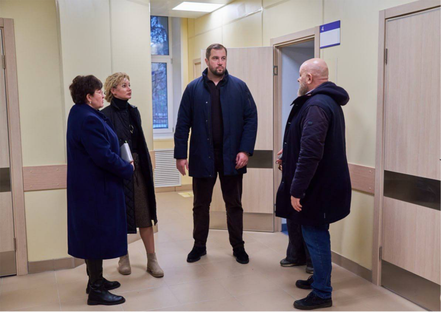 чехов, чеховская больница, взрослая поликлиника, улица пионерская 2, ремонт здания, замена кровли, фасадные работы, замена окон, внутренняя отделка помещений, инженерные сети, новое оборудование, завершение ремонта, проверка, инспекция, глава округа михаил собакин, главврач чеховской больницы андрей попов, объем качество сроки ремонта, кабинет неотложной помощи, справка в одно окно, инфоматы, терапевты, прием врачей, узкопрофильные специалисты,