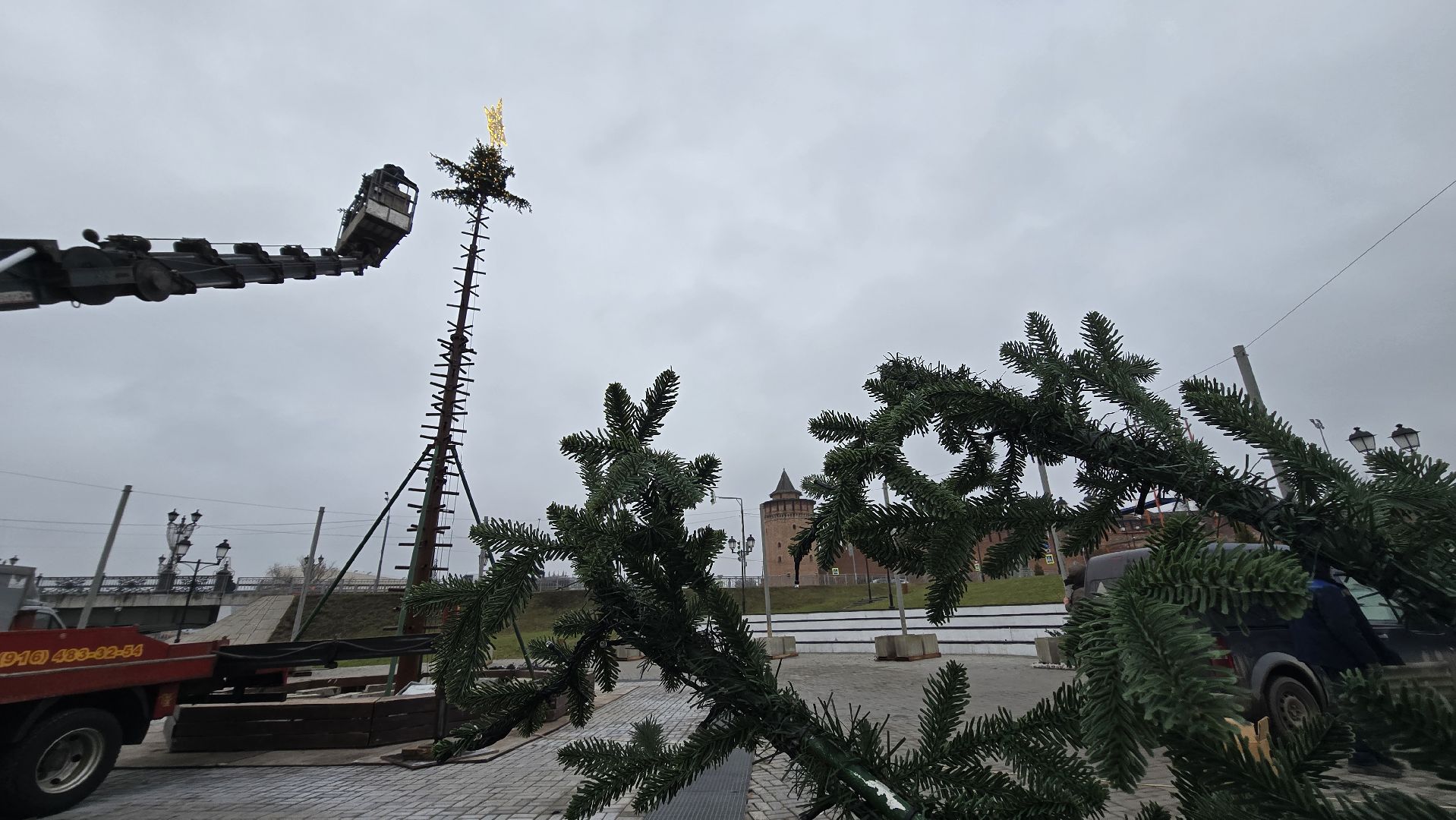 Коломна, подготовка к новому году, новогодняя елка, зима в подмосковье,