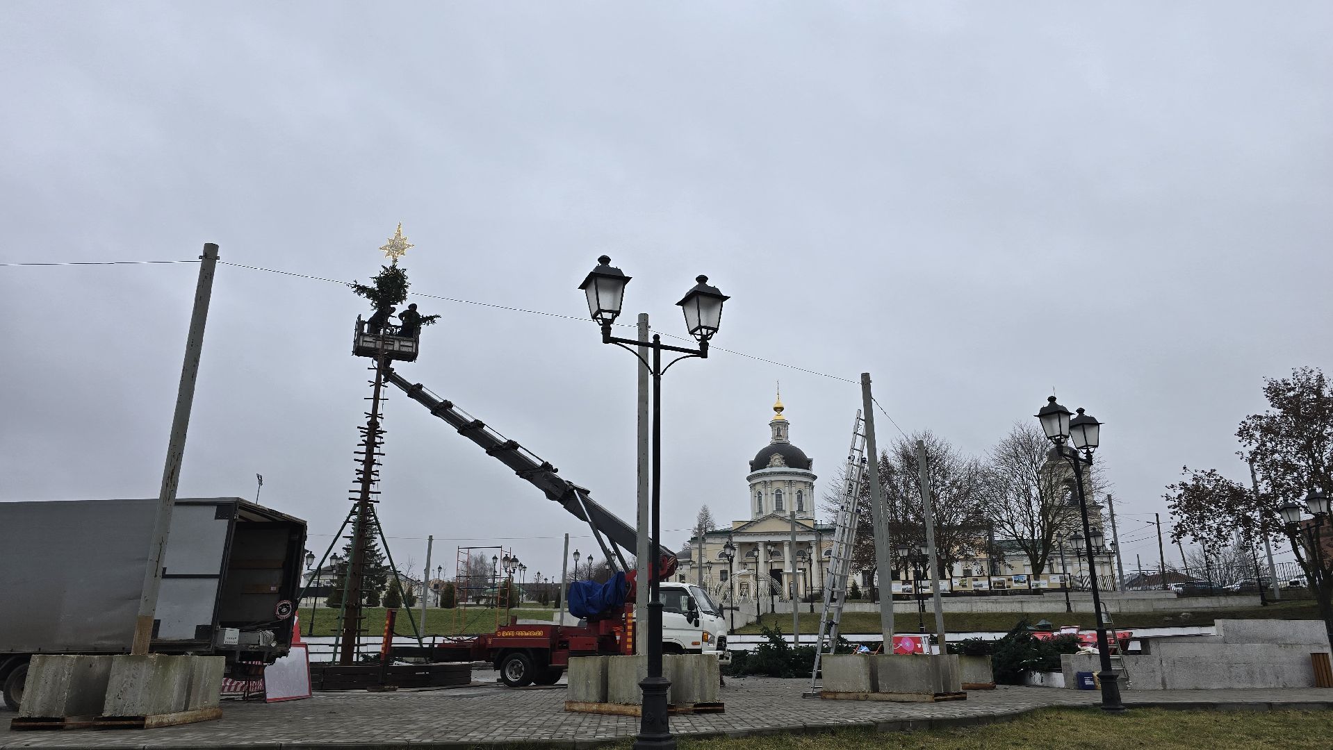 Коломна, подготовка к новому году, новогодняя елка, зима в подмосковье,