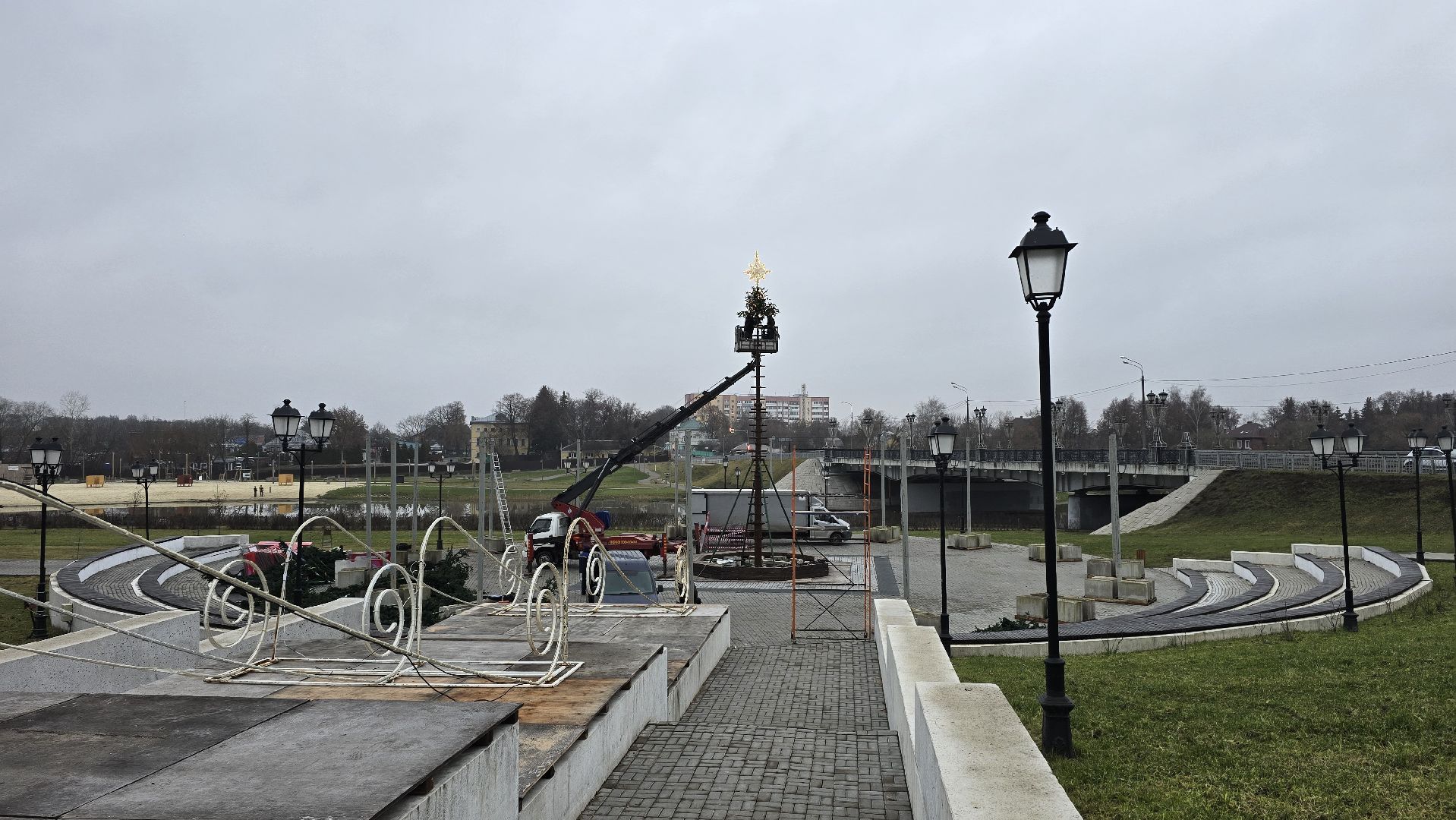 Коломна, подготовка к новому году, новогодняя елка, зима в подмосковье,