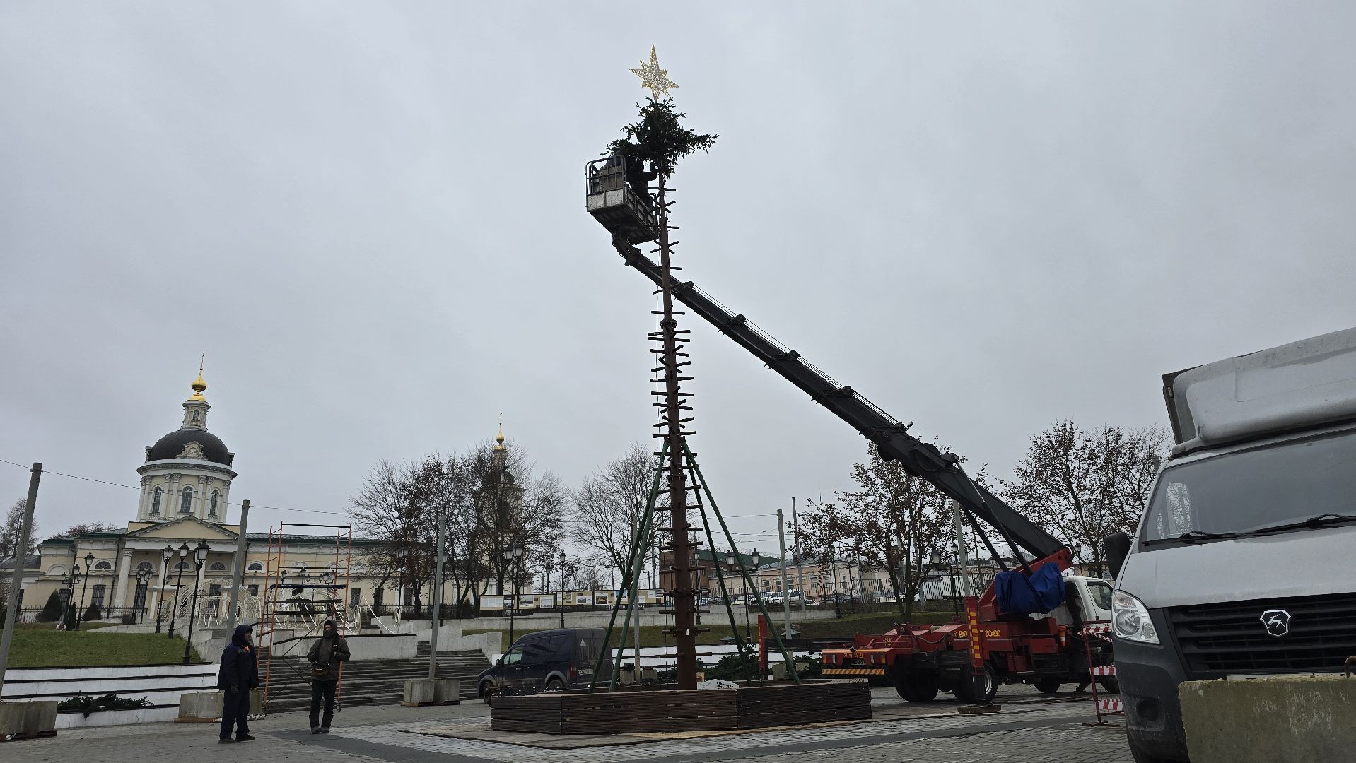 Коломна, подготовка к новому году, новогодняя елка, зима в подмосковье,