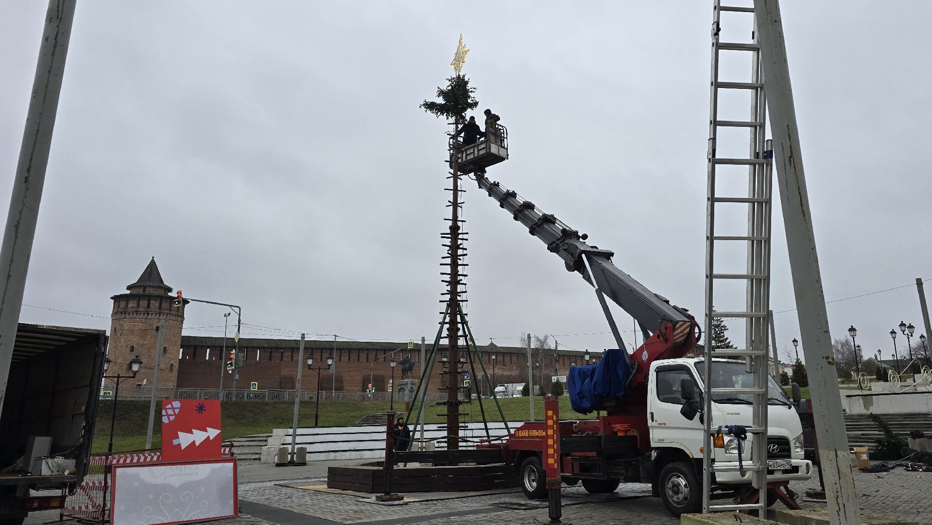 Коломна, подготовка к новому году, новогодняя елка, зима в подмосковье,