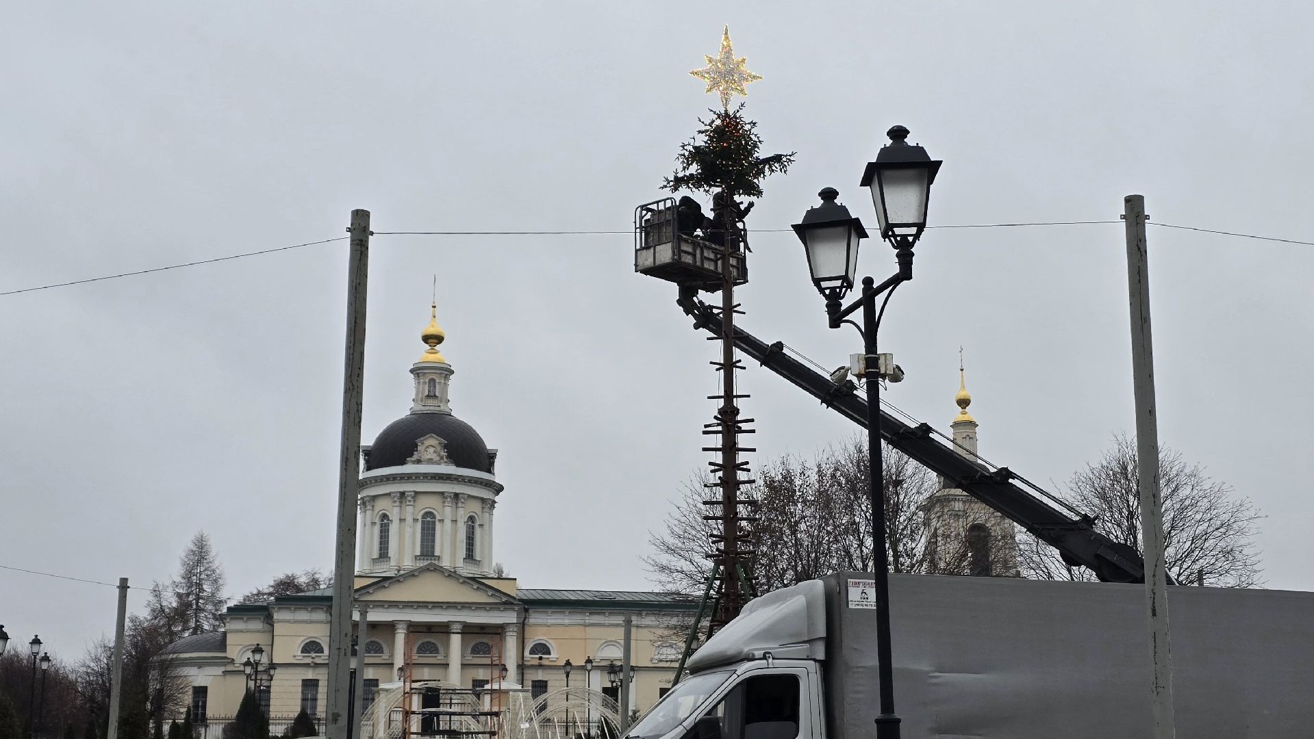 Коломна, подготовка к новому году, новогодняя елка, зима в подмосковье,
