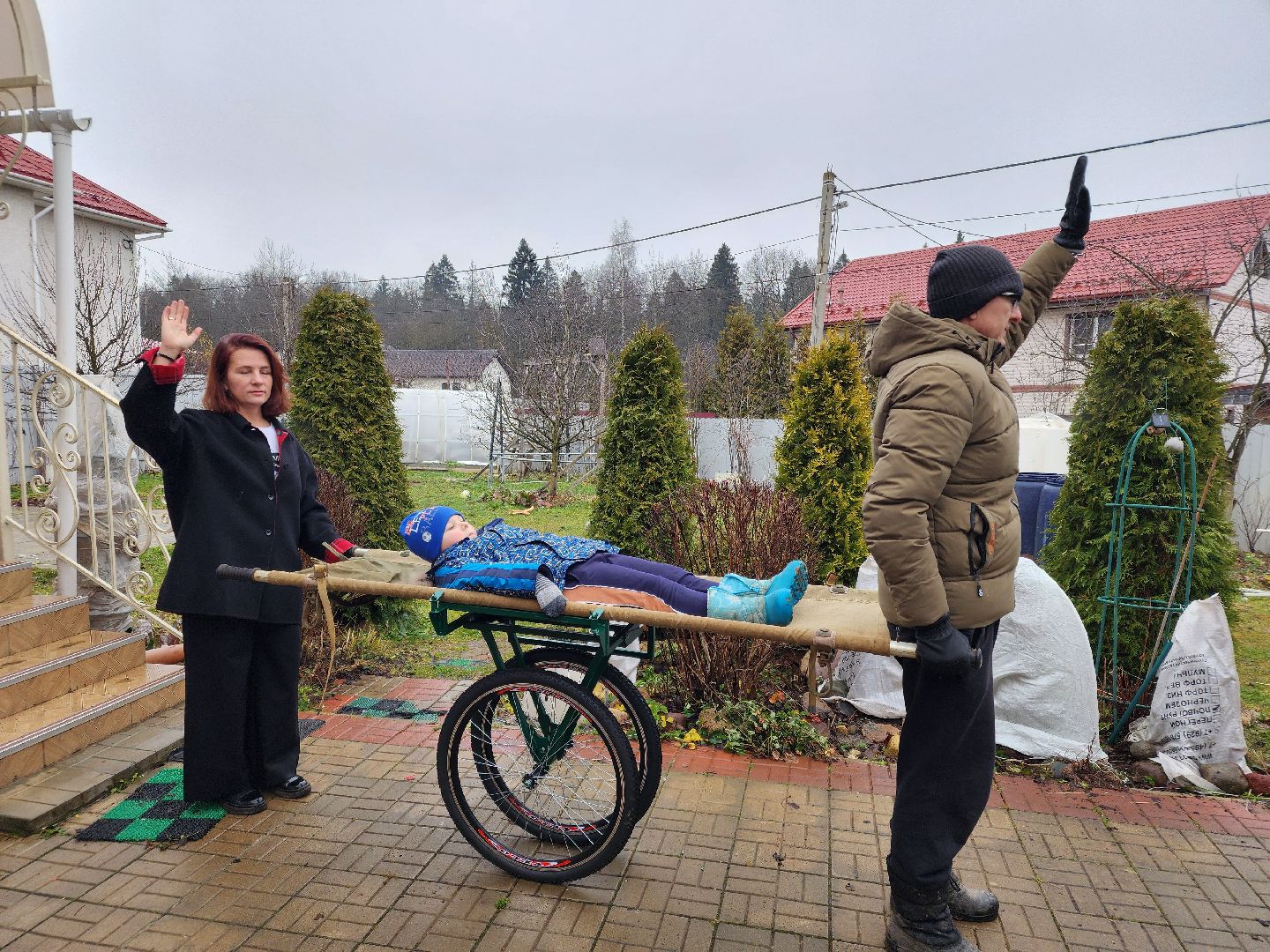 пушкинский городской округ,группа мир, волонтерская деятельность, доброволец, помощь в зону сво, эвакуационные тележки, день волонтера,