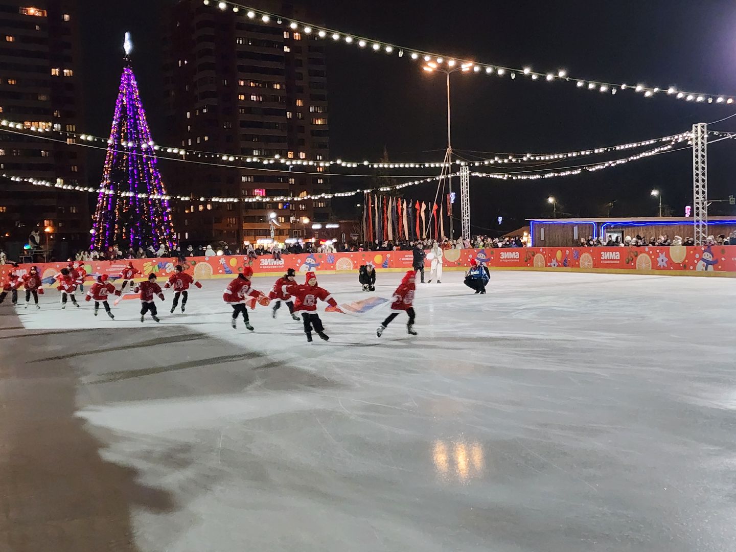 чехов, советская площадь, главный каток, открытие катка, ледовая арена, каток под открытым небом, церемония открытия, показательные выступления, фигуристы, хоккеисты, спортшкола витязь, массовое катание, бесплатный каток, прокат коньков, заточка коньков, зима в  подмосковье, проект губернатора московской области, график работы,предварительная регистрация, расписание сеансов,