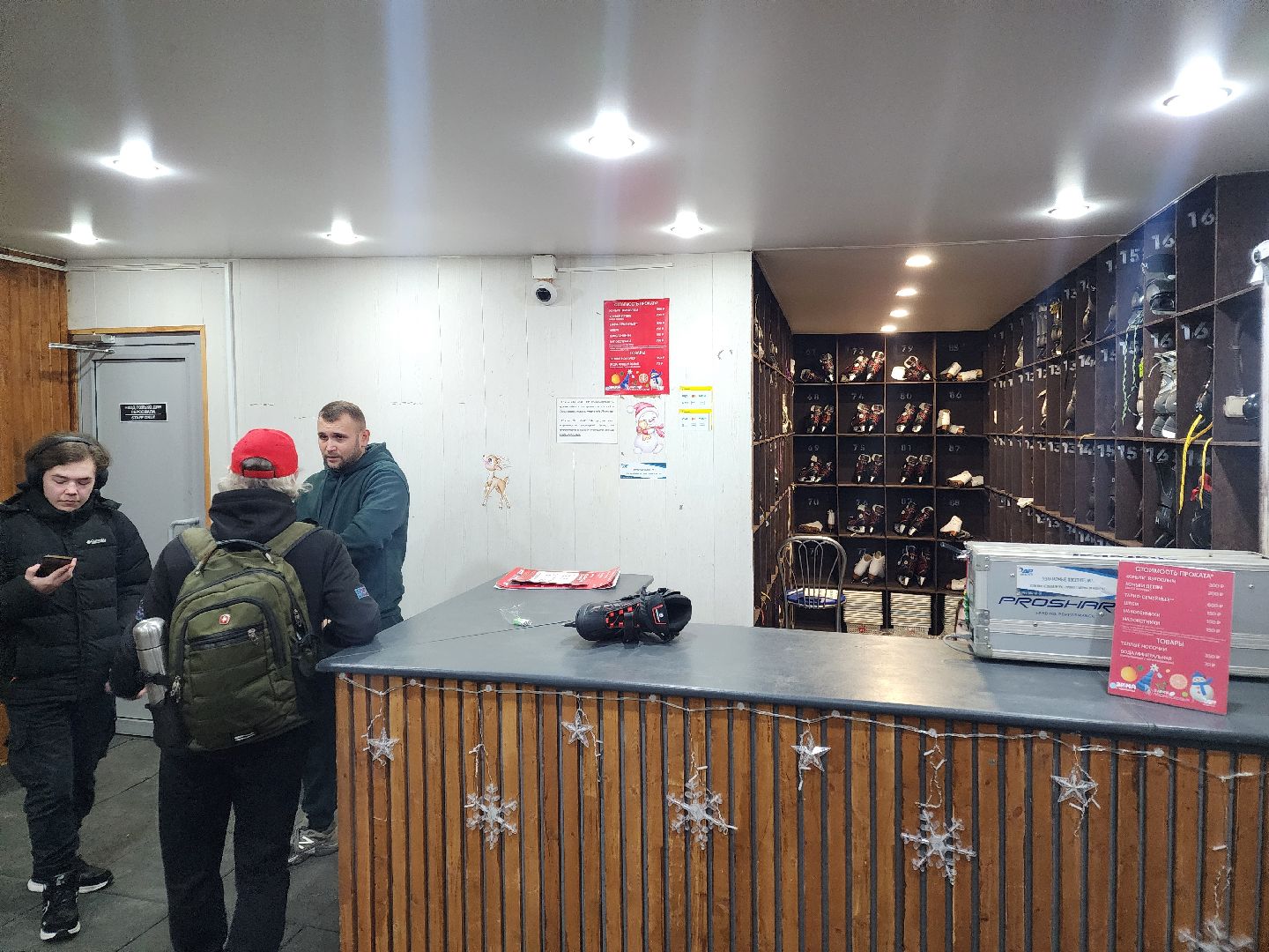 чехов, советская площадь, главный каток, открытие катка, ледовая арена, каток под открытым небом, церемония открытия, показательные выступления, фигуристы, хоккеисты, спортшкола витязь, массовое катание, бесплатный каток, прокат коньков, заточка коньков, зима в  подмосковье, проект губернатора московской области, график работы,предварительная регистрация, расписание сеансов,